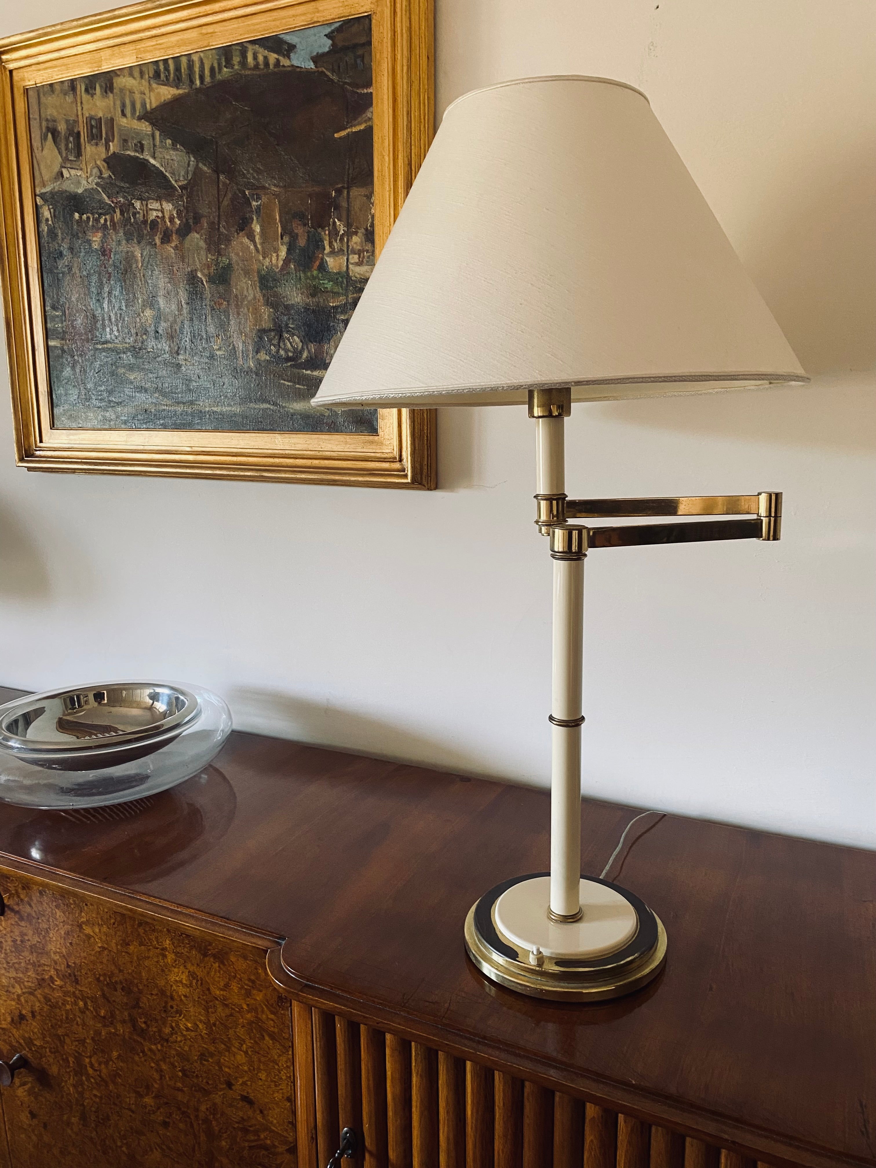 Hollywood_Regency_Brass_Table_Lamp_by_Tommaso_Barbi,_Italy_1970s