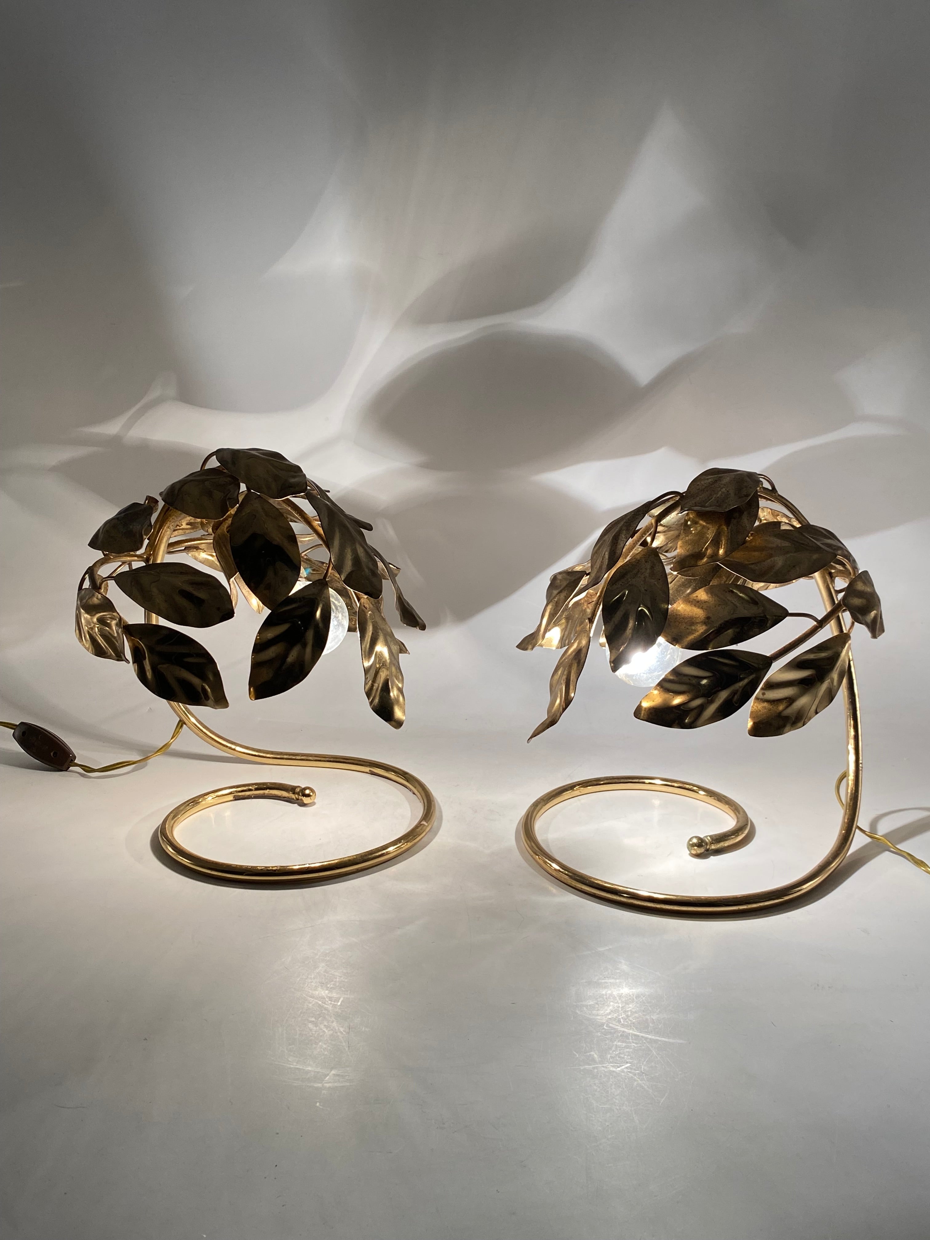 Set_of_2_Hollywood_Regency_Brass_Leaf_Table_Lamps_by_Bottega_Gadda,_Italy_1970s