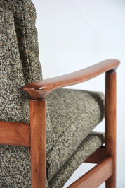HOM24_armchair,_retro_coffee_color_1980s