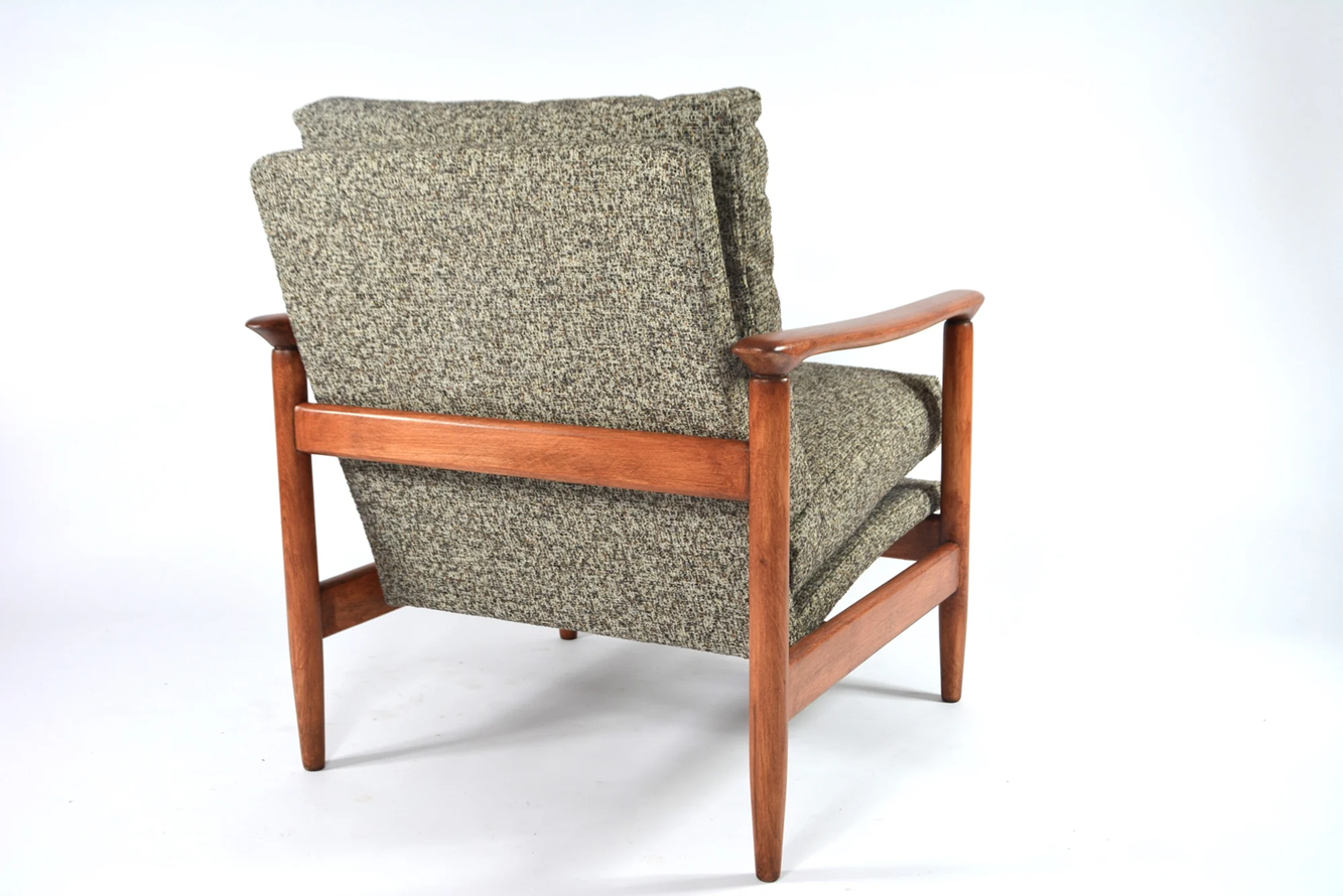 HOM24_armchair,_retro_coffee_color_1980s