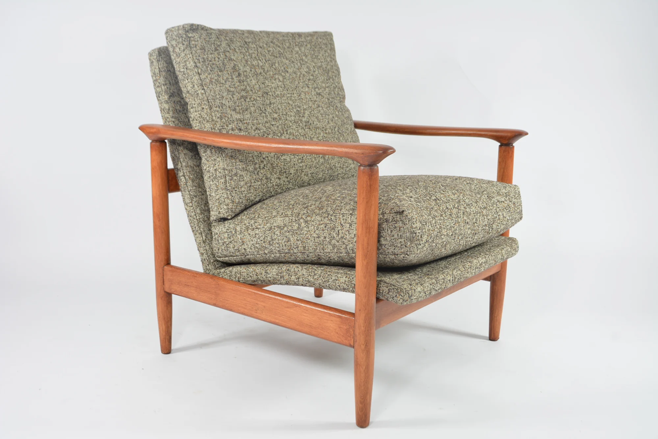 HOM24_armchair,_retro_coffee_color_1980s