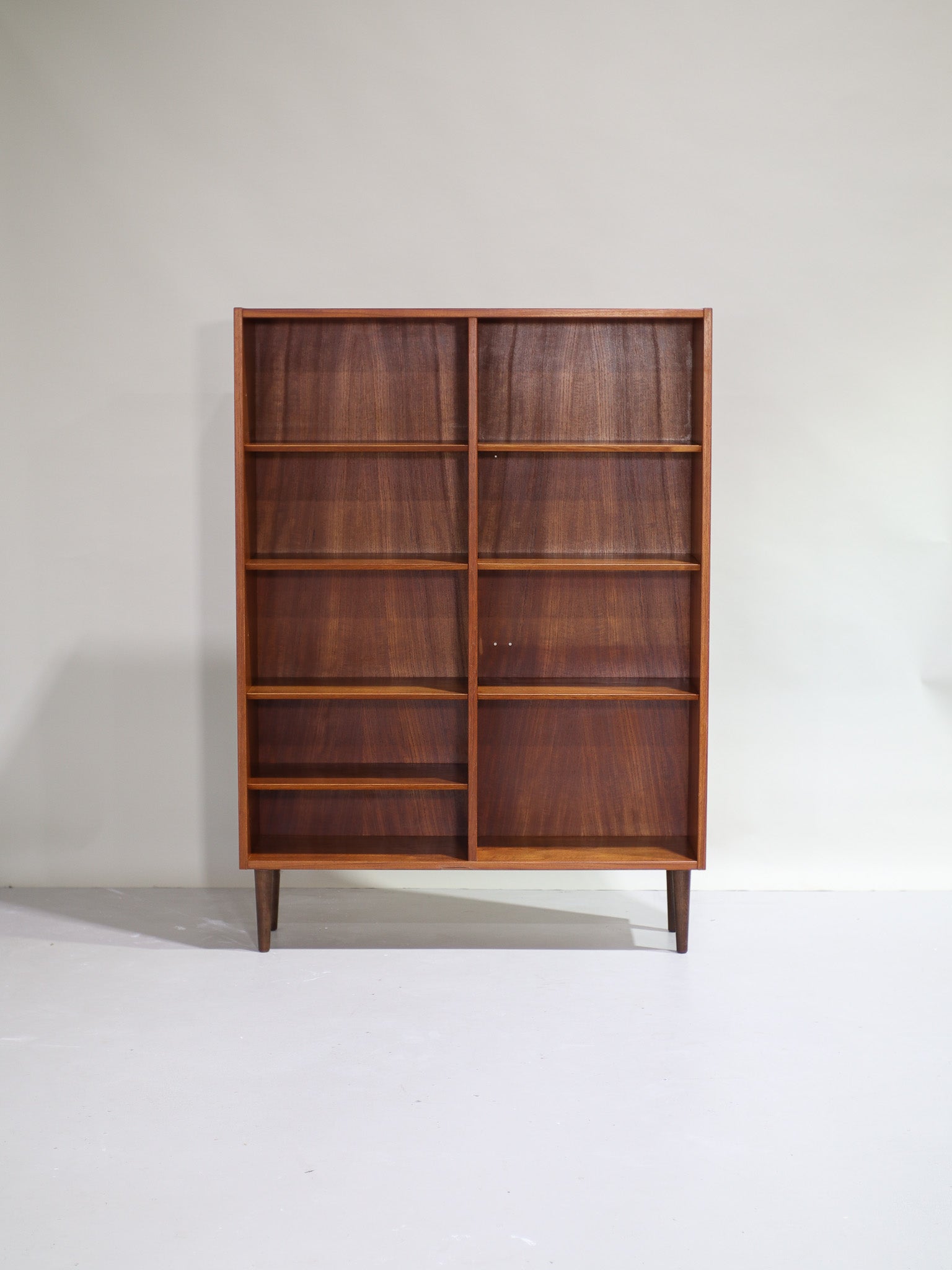 Hundevad_bookcase_teak,_Danish_vintage