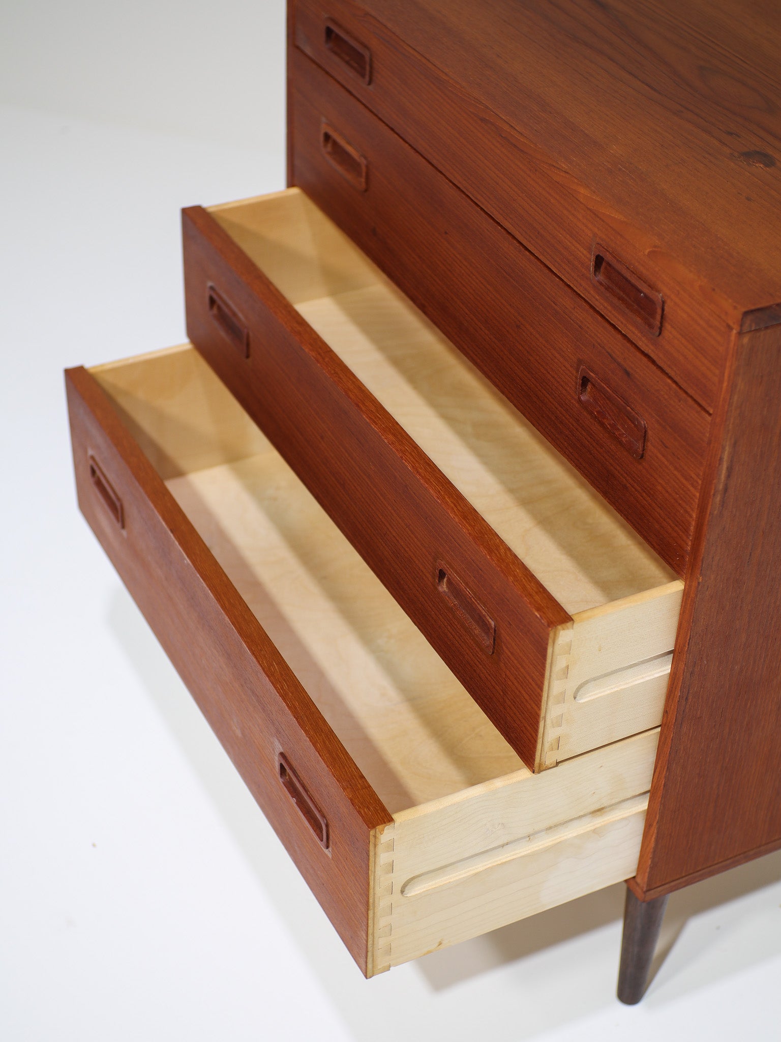 Chest_of_Drawers_Hundevad_Teak_1960s_Denmark
