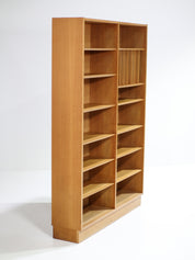 Tall_Oak_Bookcase_by_Poul_Hundevad_for_Hundevad_&_Co,_1960s,_Denmark