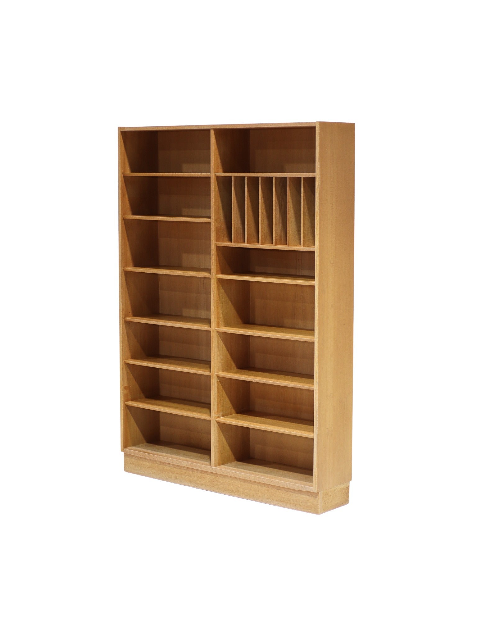 Tall_Oak_Bookcase_by_Poul_Hundevad_for_Hundevad_&_Co,_1960s,_Denmark