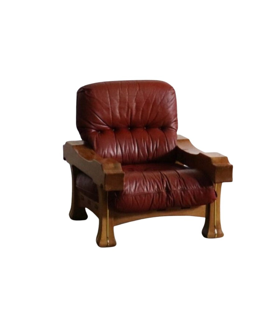 Hussar_lounge_chair_by_Luciano_Frigerio,_Italy_1970s