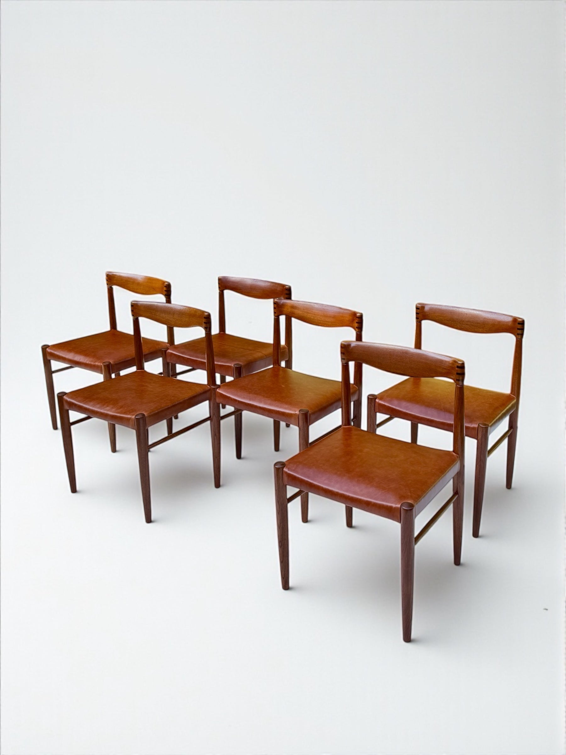 Set_of_Dinning_by_H.W.Klein_&_Cognac_in_Teak_and_Leather_for_Bramin,_Denmark_1960's