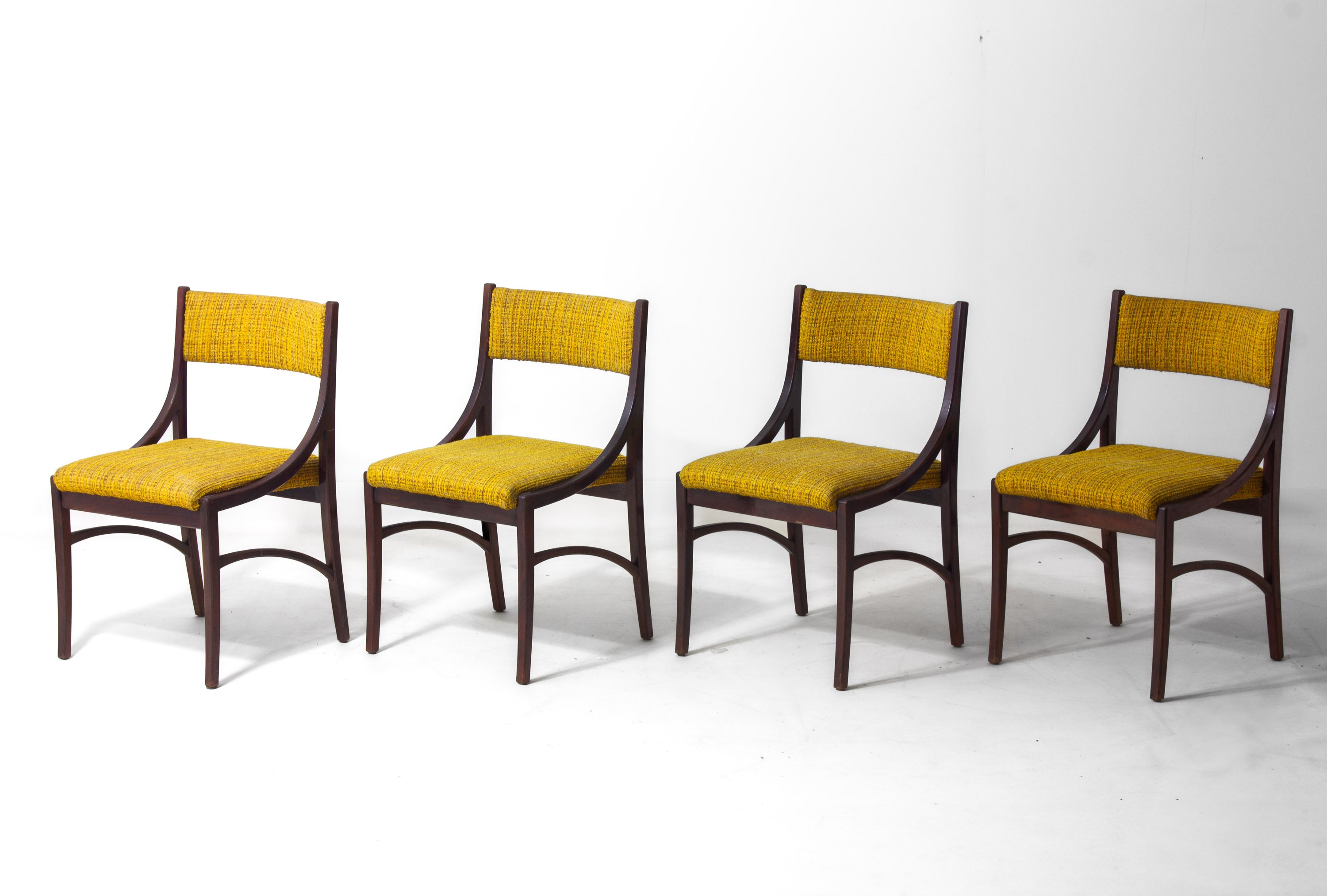 Set_of_5_Vintage_Model_110_Dining_Chairs_by_Ico_Parisi,_Italian_Mid_Century_Modern_Wooden_Chairs