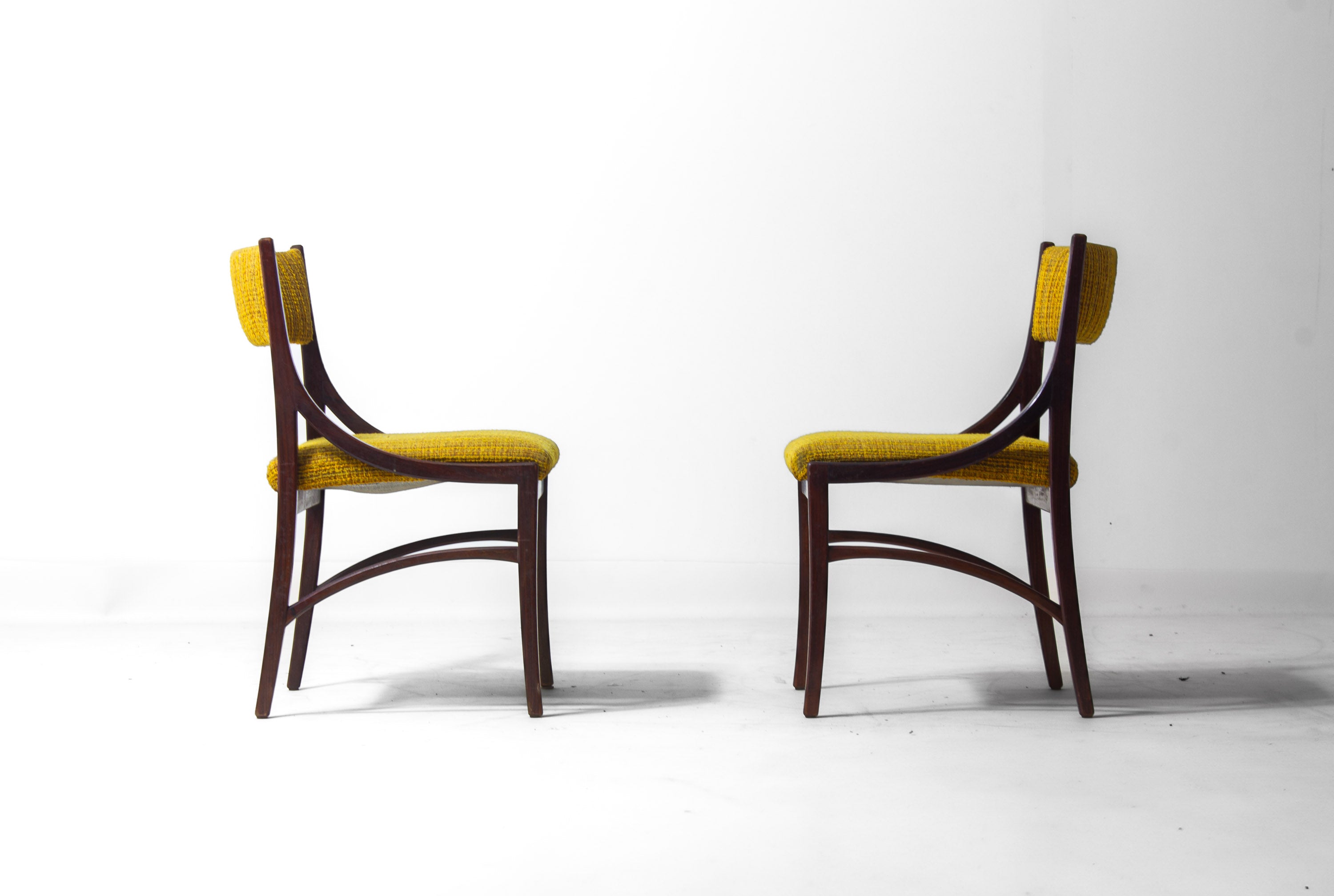 Set_of_5_Vintage_Model_110_Dining_Chairs_by_Ico_Parisi,_Italian_Mid_Century_Modern_Wooden_Chairs