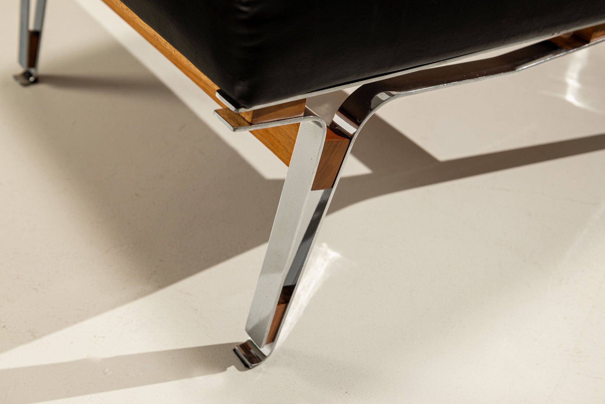 Ico_Parisi_Lounge_Chair_for_Cassina_in_Walnut_and_Leather,_1950s