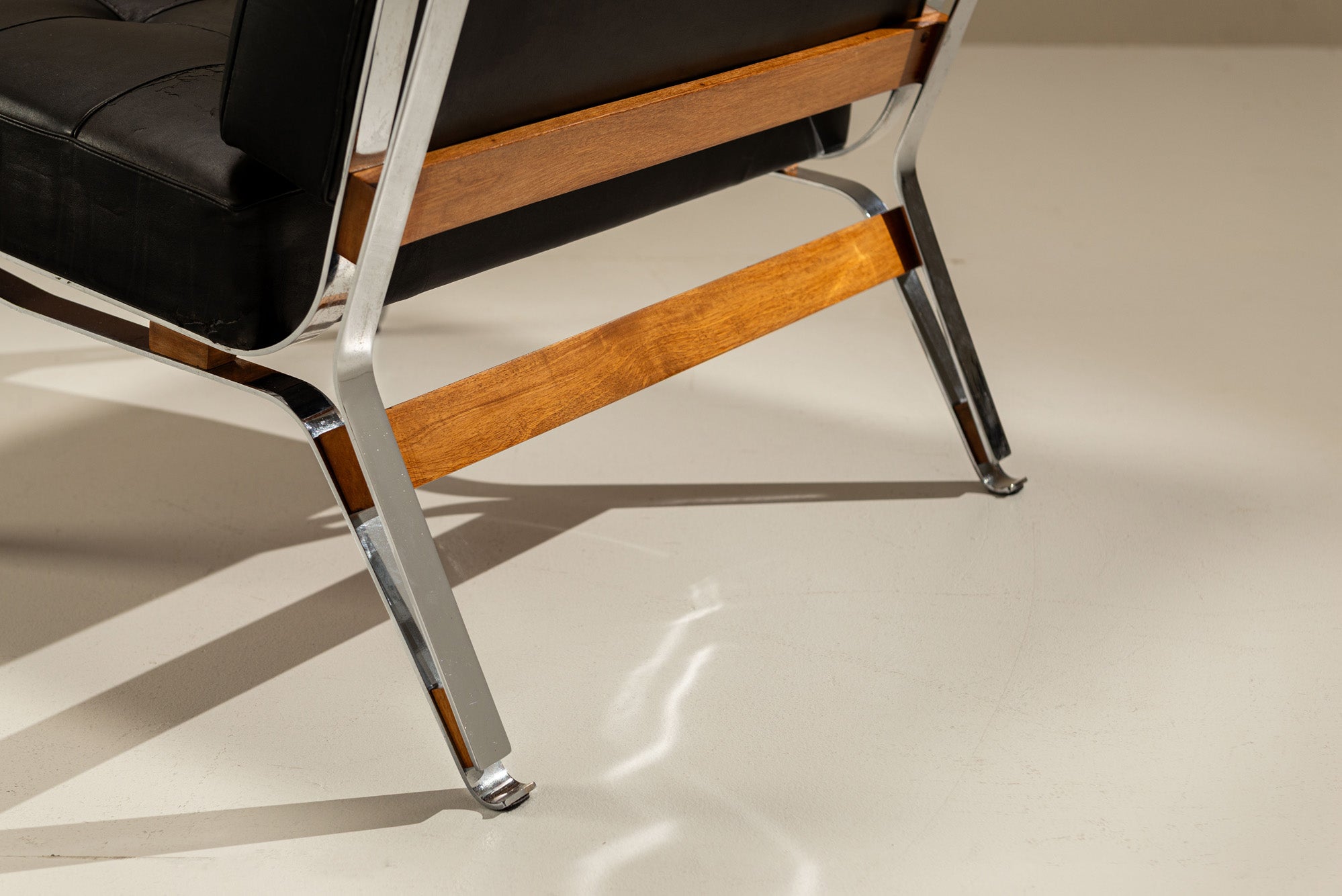 Ico_Parisi_Lounge_Chair_for_Cassina_in_Walnut_and_Leather,_1950s