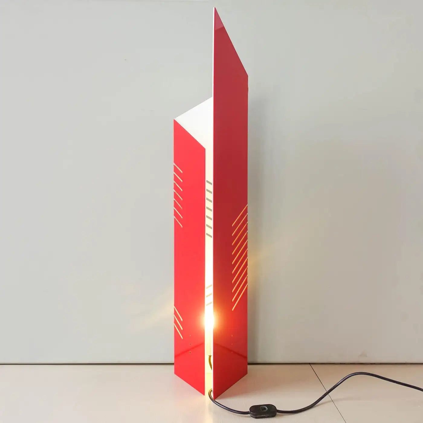 'Il_Personaggi'_Table_Lamp,_Enrico_Tronconi_For_Tronconi,_Acrylic_Plastic,_1972,_Italy
