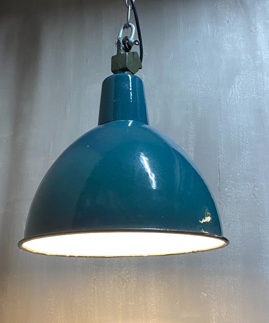 Industrial_Enamel_Pendant_Lamp_by_A23,_Green_Metal,_Poland_1960s