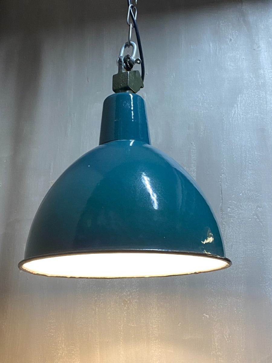 Industrial_Enamel_Pendant_Lamp_by_A23,_Green_Metal,_Poland_1960s