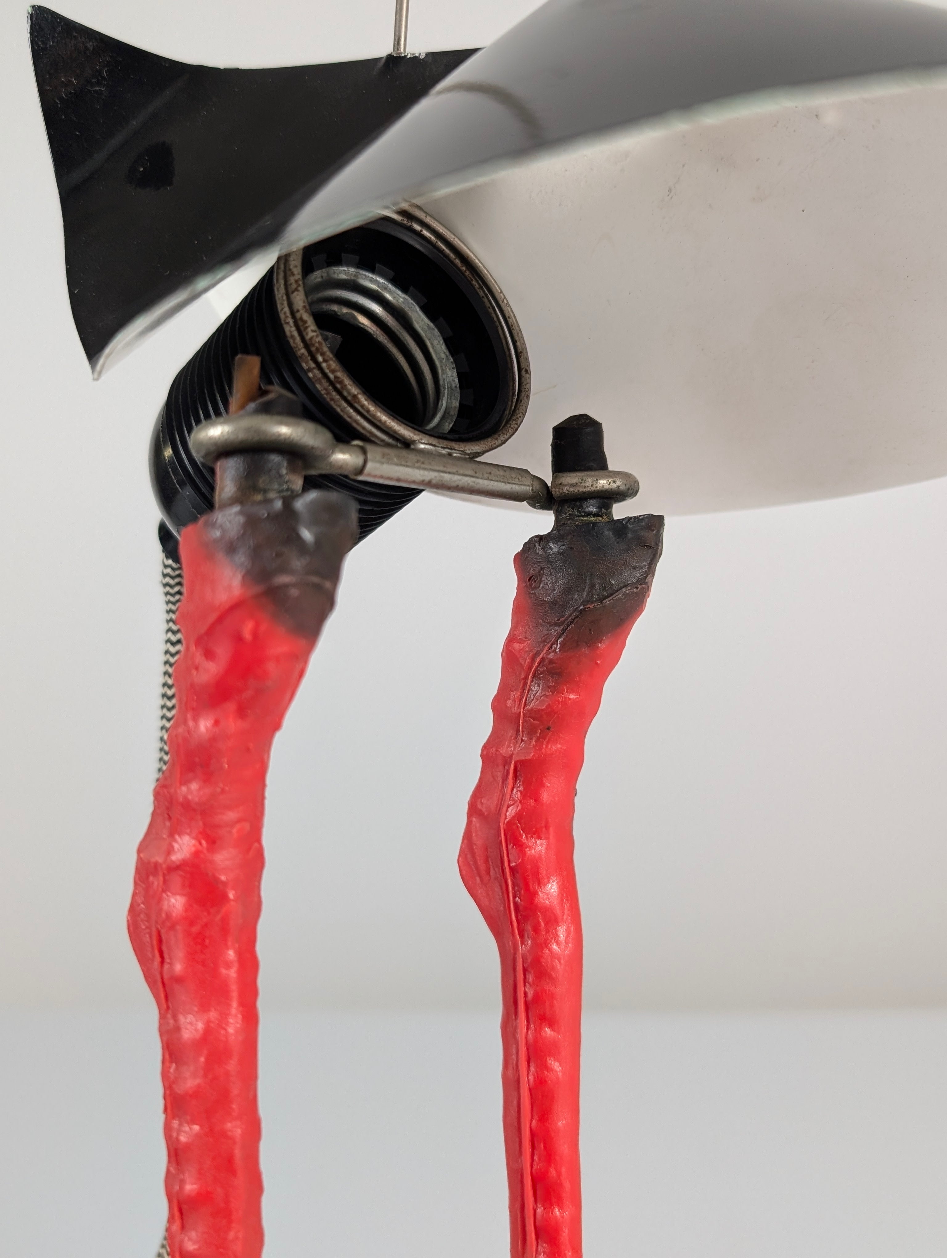 Bibibibi_Table_Lamp_by_Ingo_Maurer_in_Porcelain,_Metal_and_Red_Plastic,_Germany,_1982