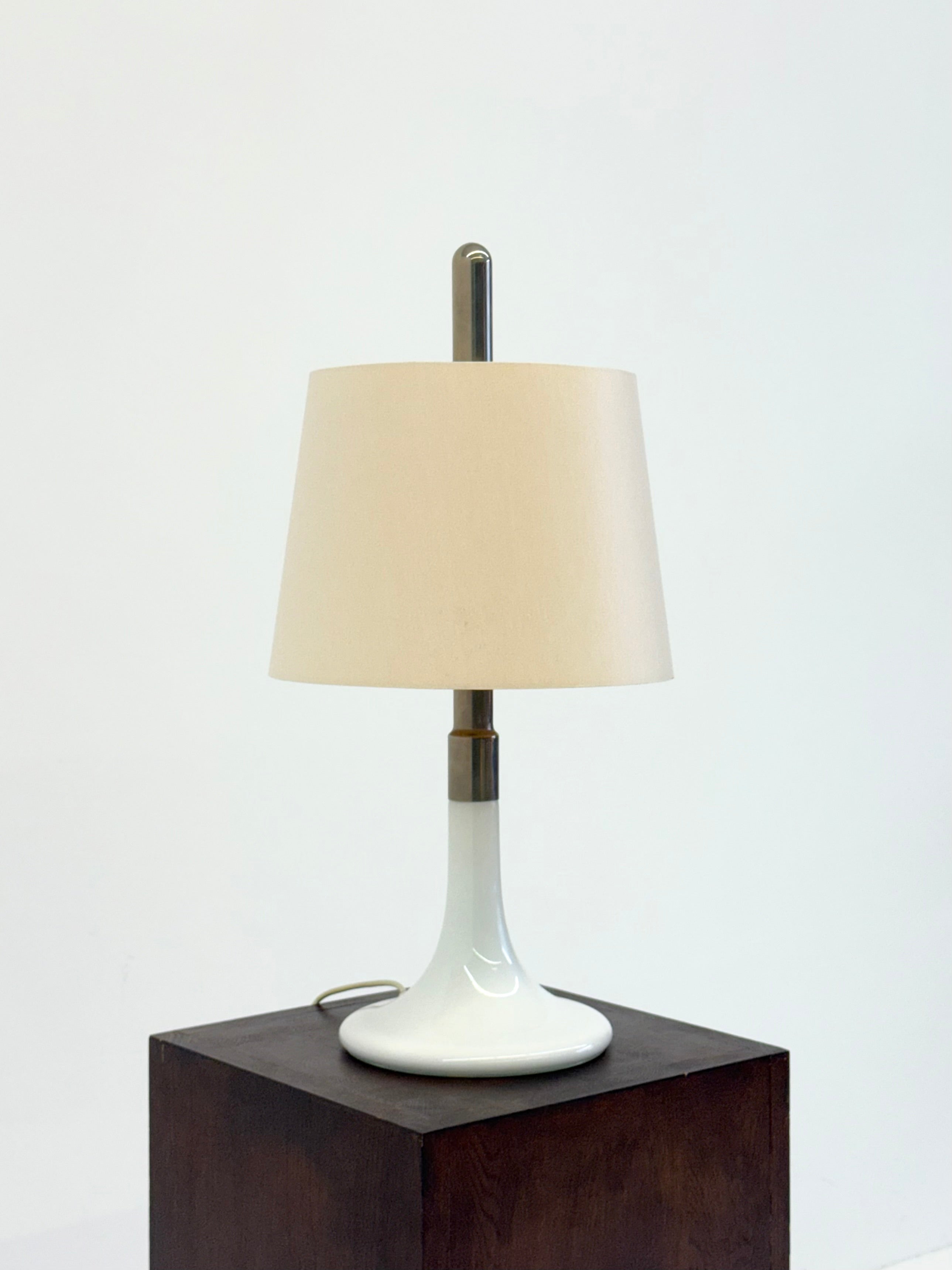 Ingo_Maurer_ML-3_Table_Lamp