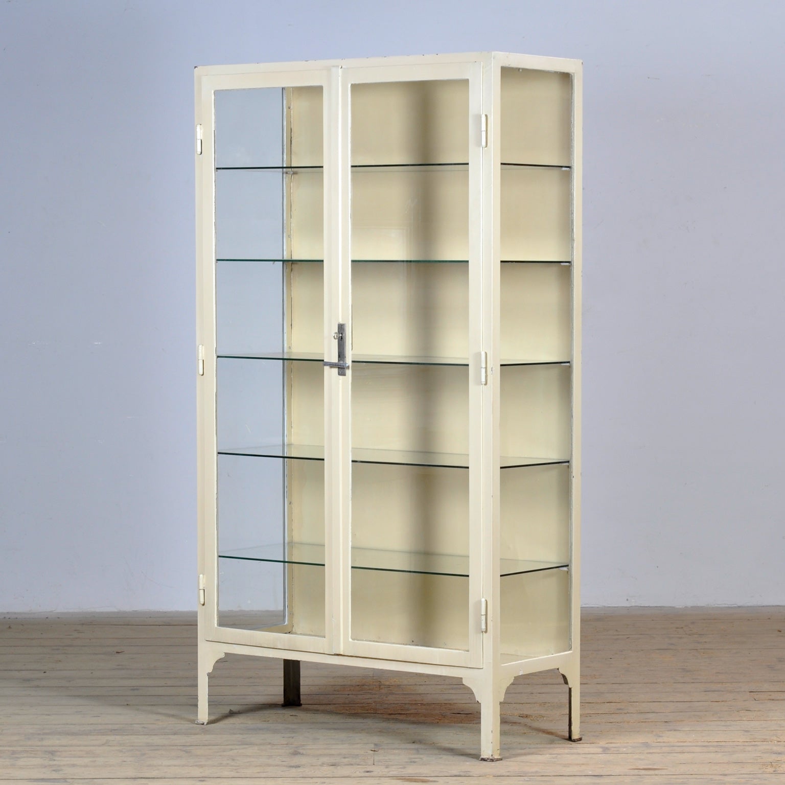 Vintage_Iron_Medical_cabinet_from_1930s