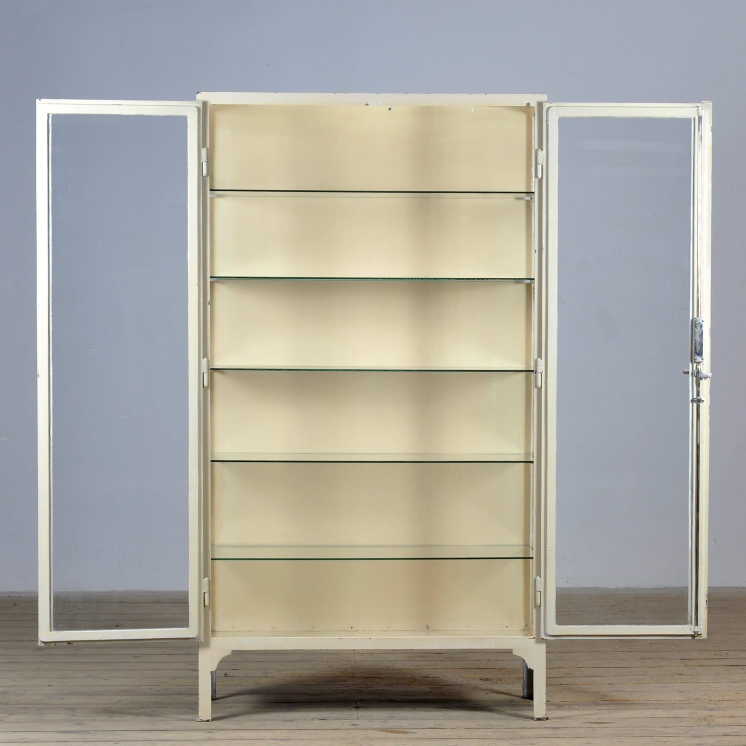 Vintage_Iron_Medical_cabinet_from_1930s