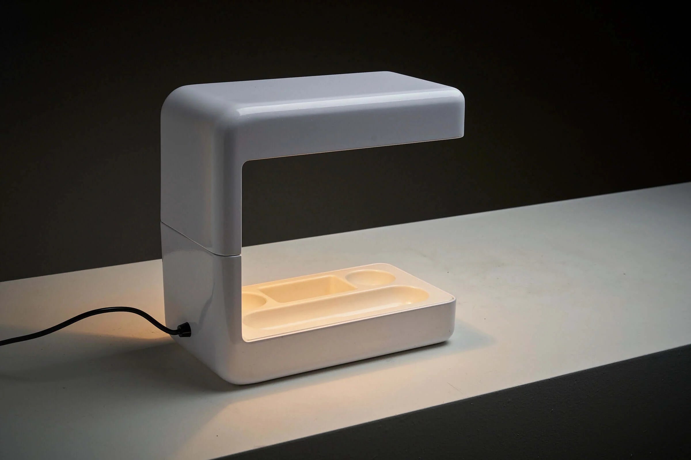 'Isos'_Desk_Lamp,_Giotto_Stoppino_for_Tronconi,_Lacquered_Metal_&_Plexi,_1972,_Italy