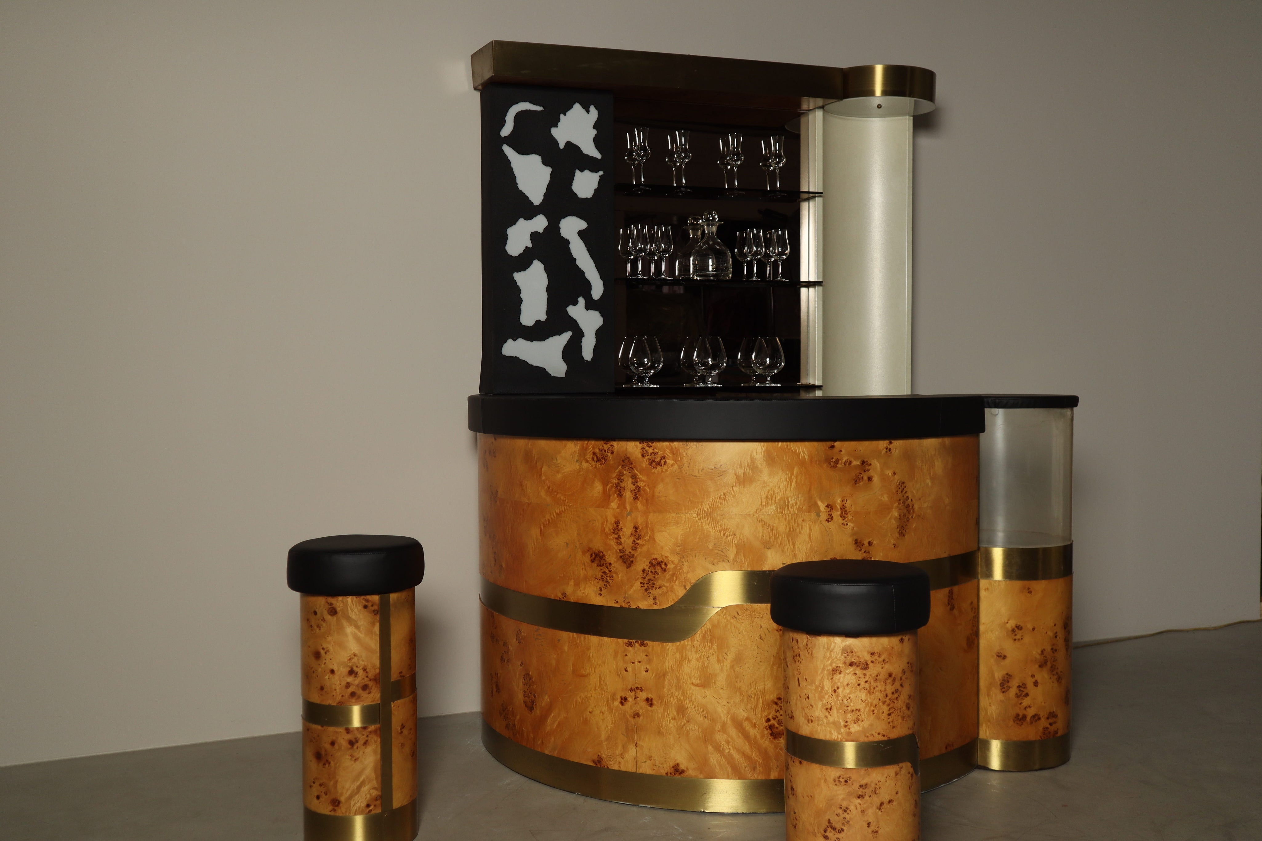 1970s_Italian_Cocktail_Bar_with_Burl_Wood_Veneer,_Illuminated_Back_Bar,_Aquarium_and_2_Matching_Stools