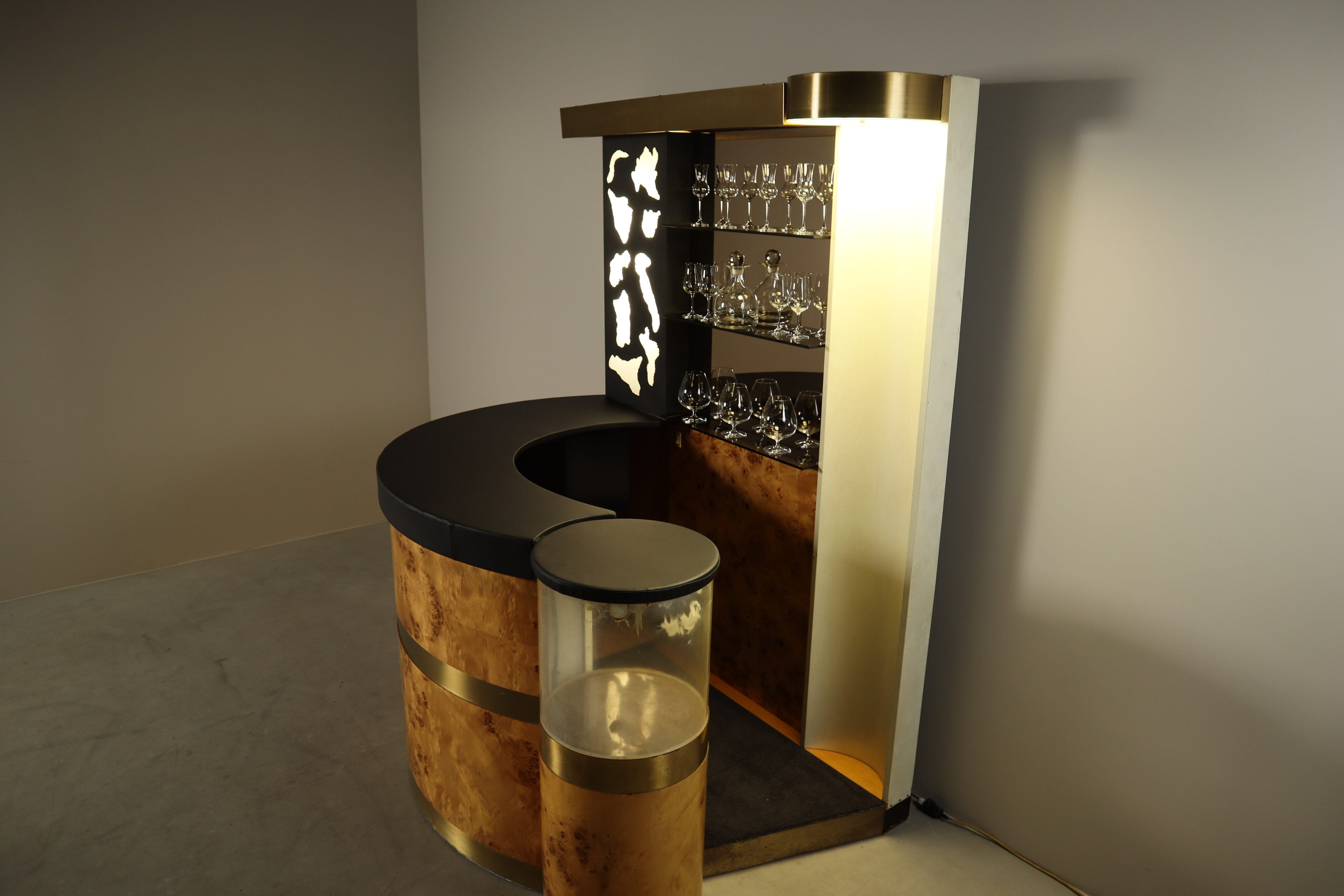 1970s_Italian_Cocktail_Bar_with_Burl_Wood_Veneer,_Illuminated_Back_Bar,_Aquarium_and_2_Matching_Stools
