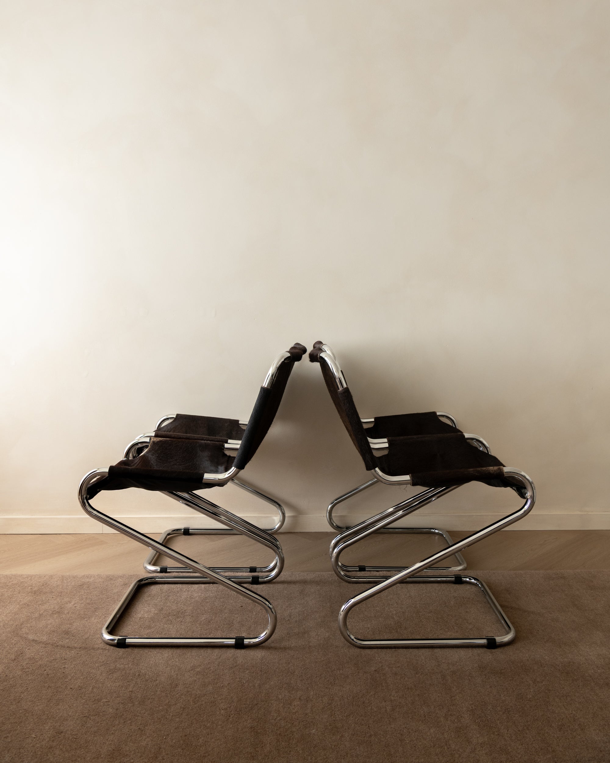 Set_of_4_Italian_Cantilever_Dining_Chairs_in_Brown_Cowhide_and_Chrome,_1970s
