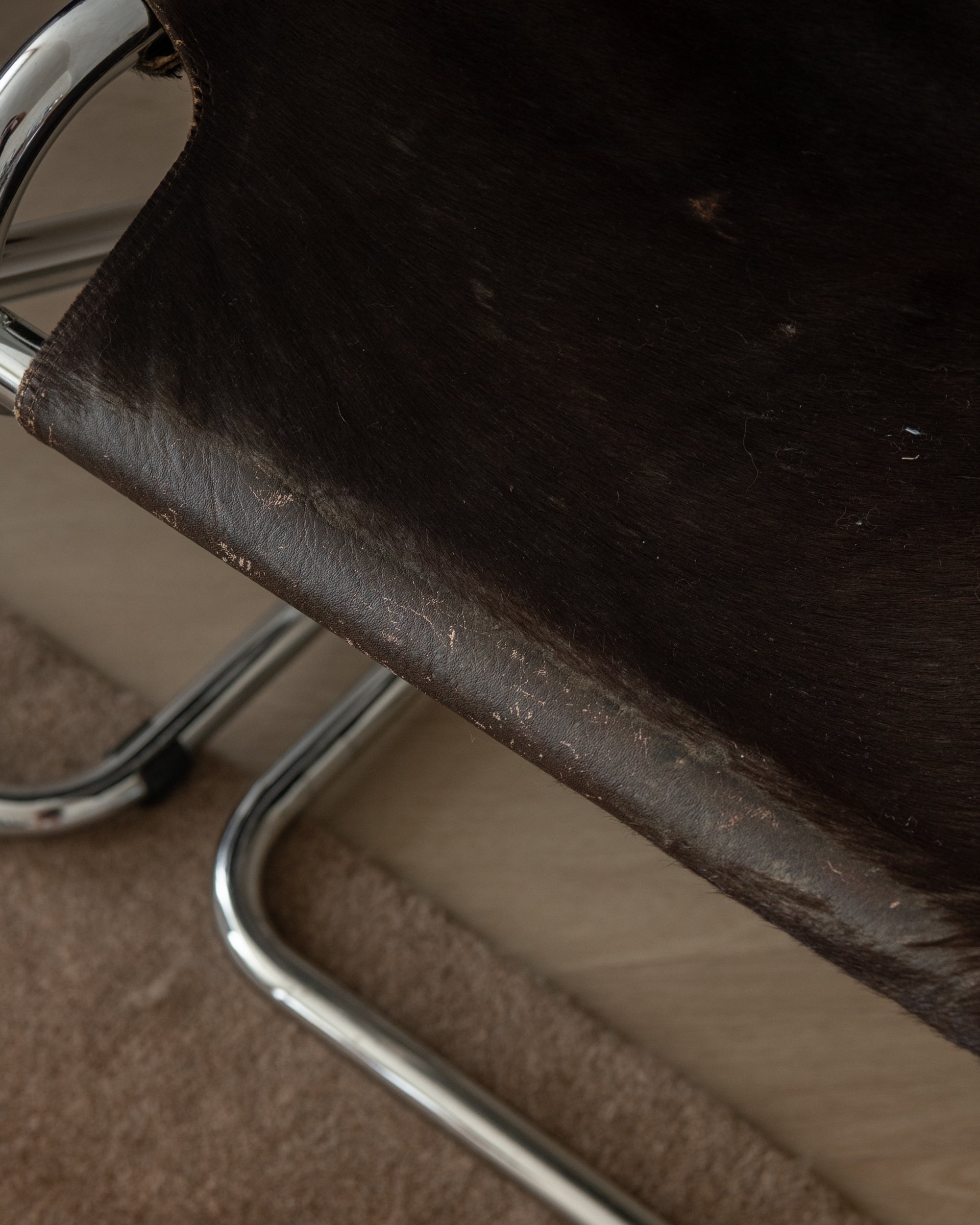 Set_of_4_Italian_Cantilever_Dining_Chairs_in_Brown_Cowhide_and_Chrome,_1970s