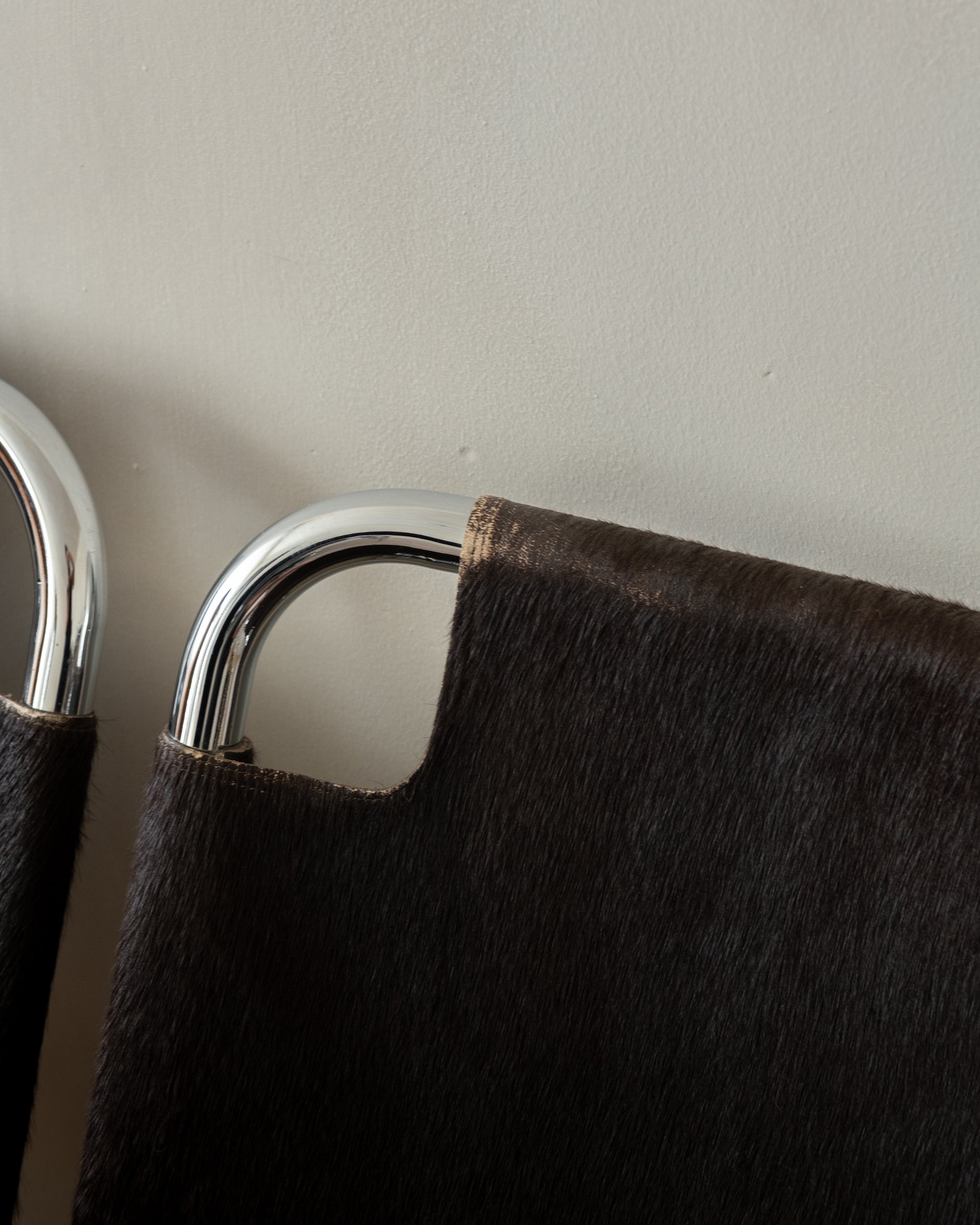 Set_of_4_Italian_Cantilever_Dining_Chairs_in_Brown_Cowhide_and_Chrome,_1970s