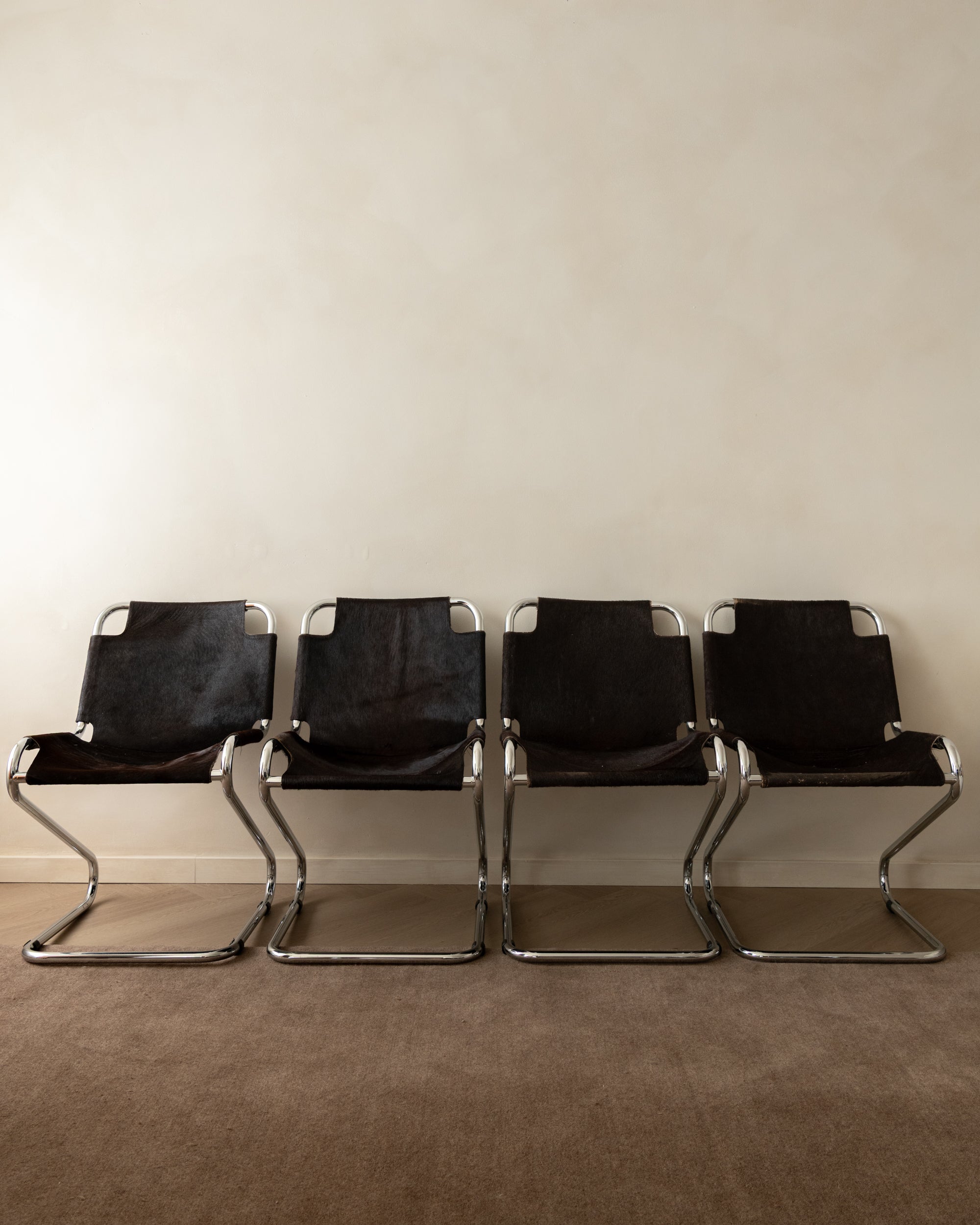 Set_of_4_Italian_Cantilever_Dining_Chairs_in_Brown_Cowhide_and_Chrome,_1970s