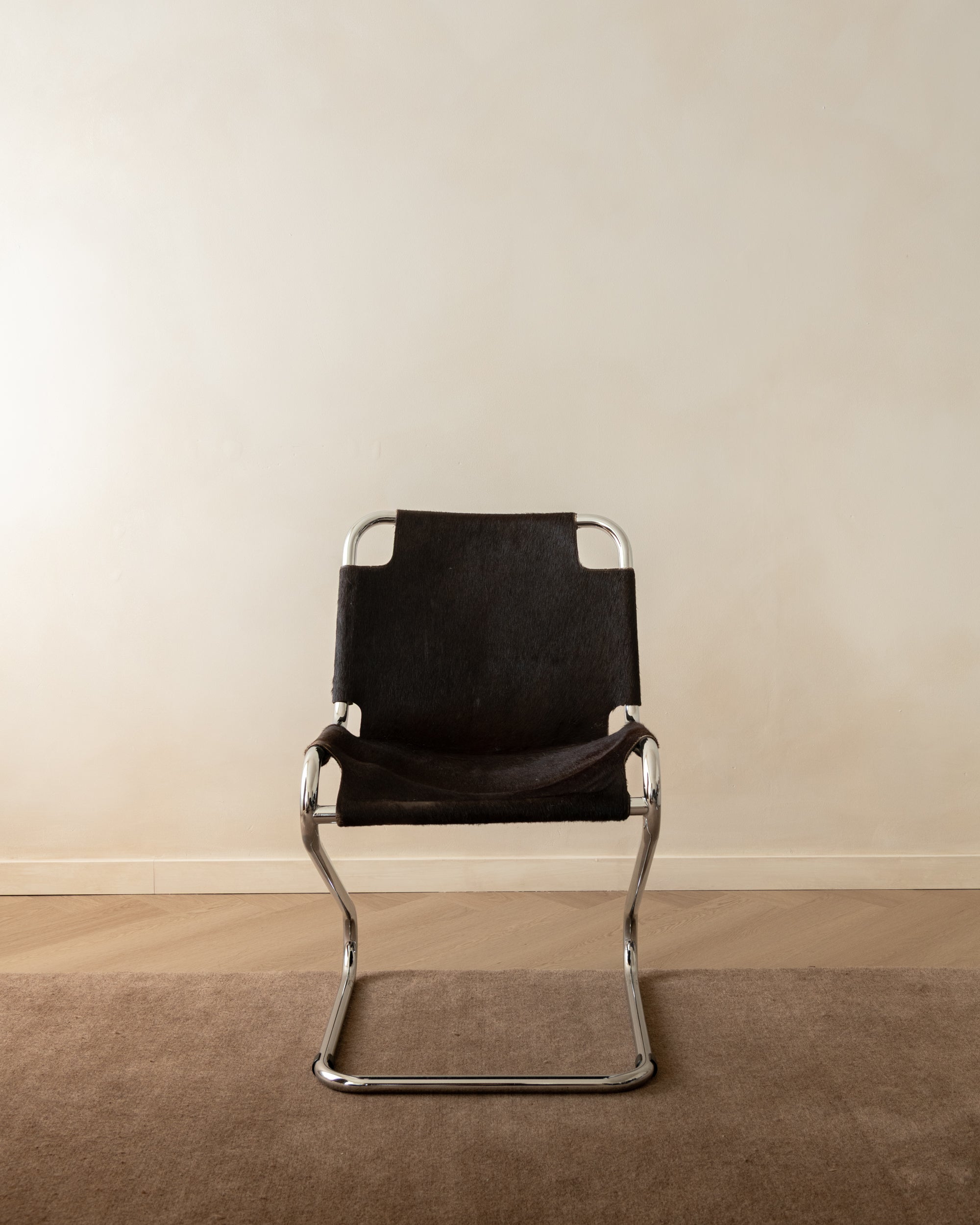 Set_of_4_Italian_Cantilever_Dining_Chairs_in_Brown_Cowhide_and_Chrome,_1970s