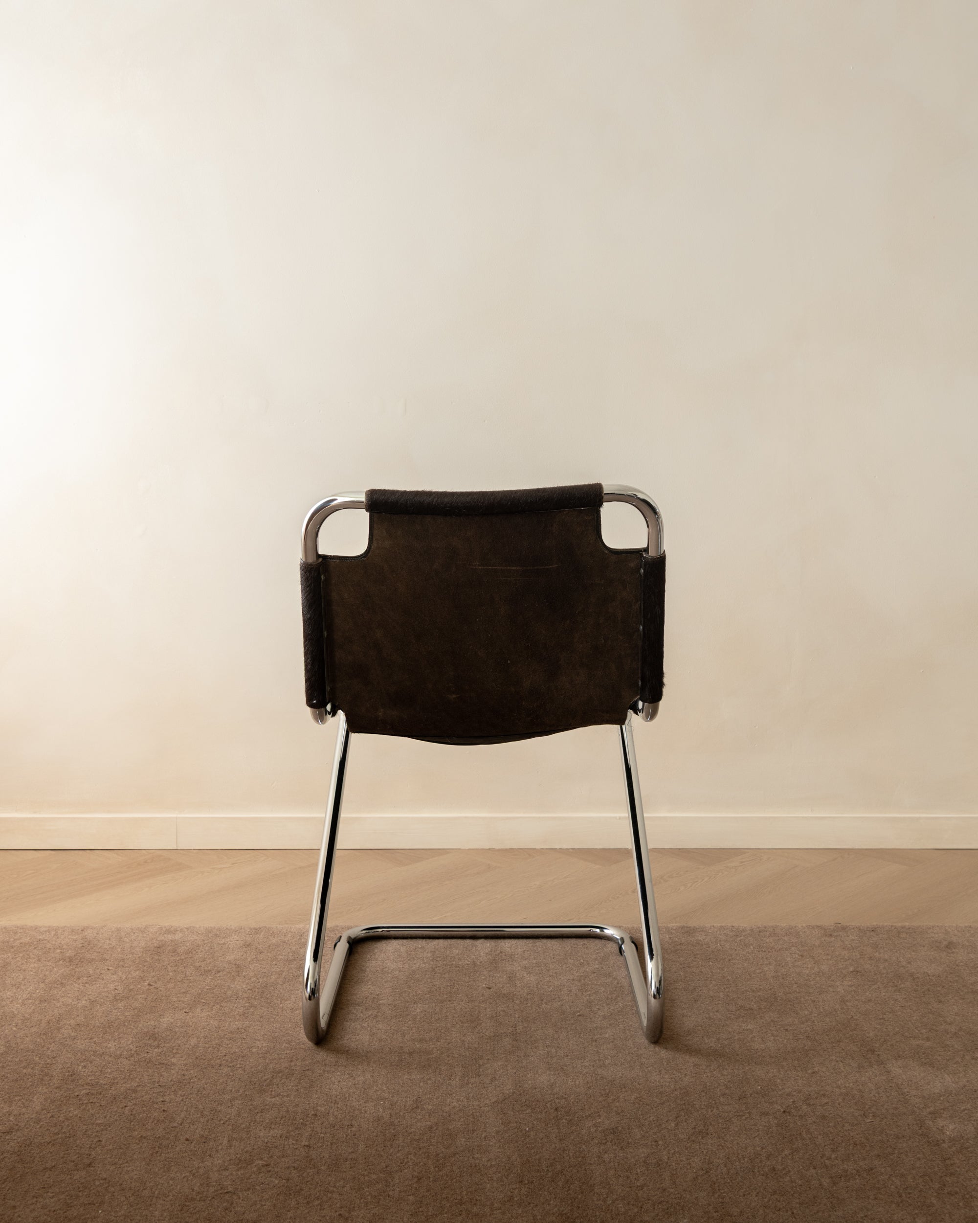 Set_of_4_Italian_Cantilever_Dining_Chairs_in_Brown_Cowhide_and_Chrome,_1970s