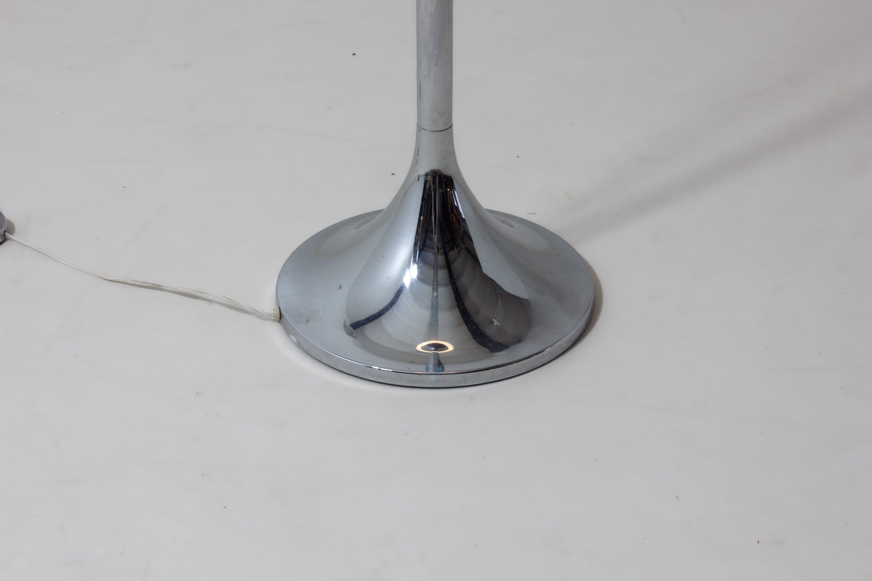 Vintage_Italian_Chrome_Floor_Lamp_Attributed_to_Guzzini,_1970s_Space_Age_White_Dome_Lamp