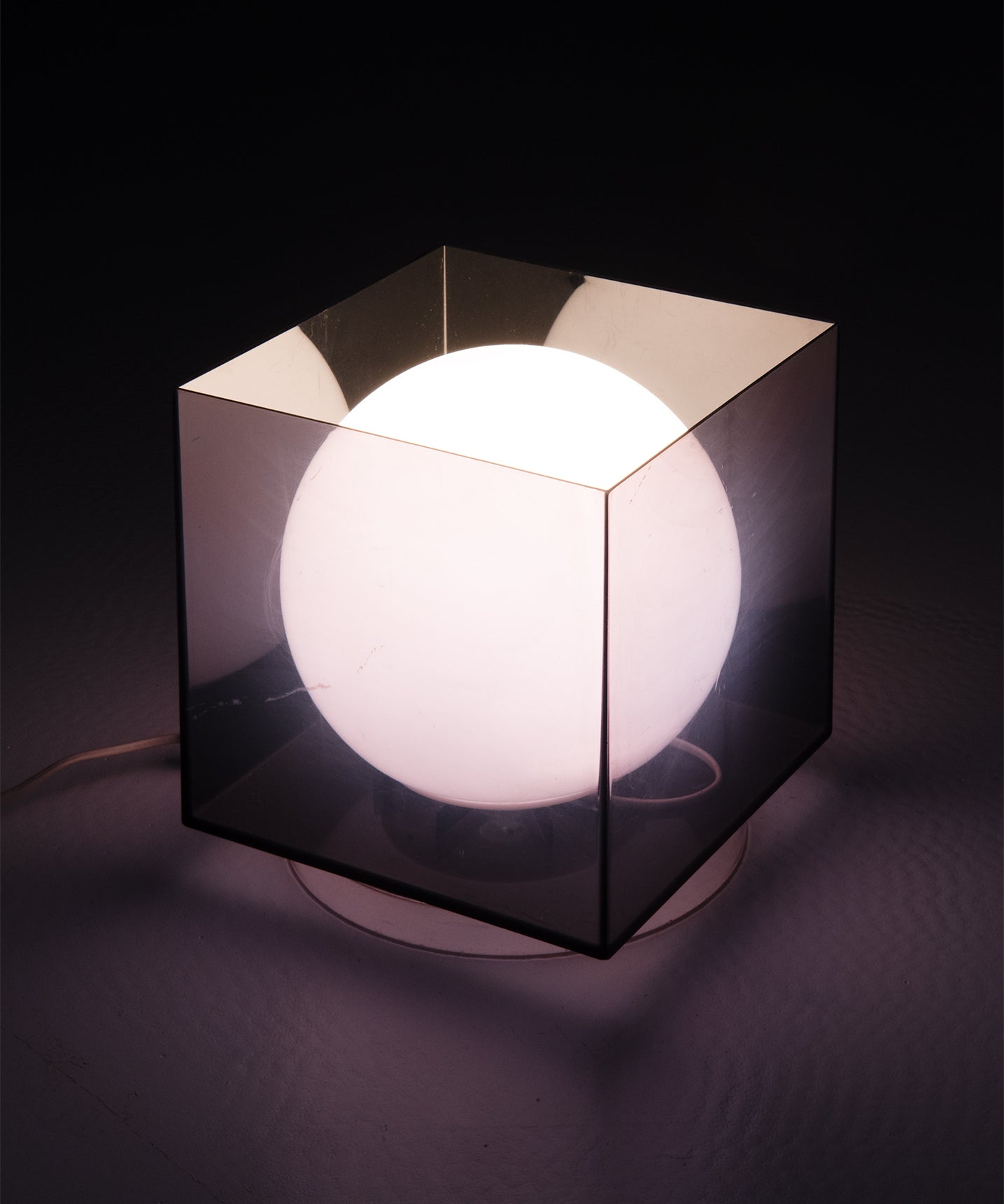 Cube_Table_Lamp_Acrylic_Glass_Space_Age_1960s_Italy