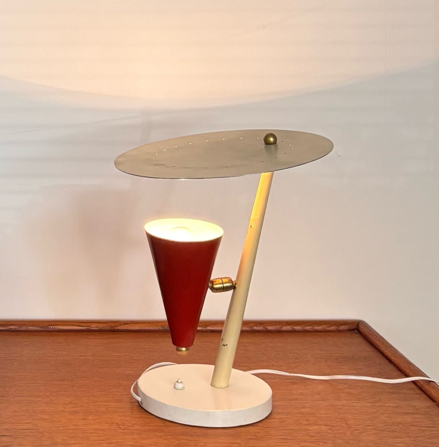 Italian_design_table_or_desk_lamp,_1950s
