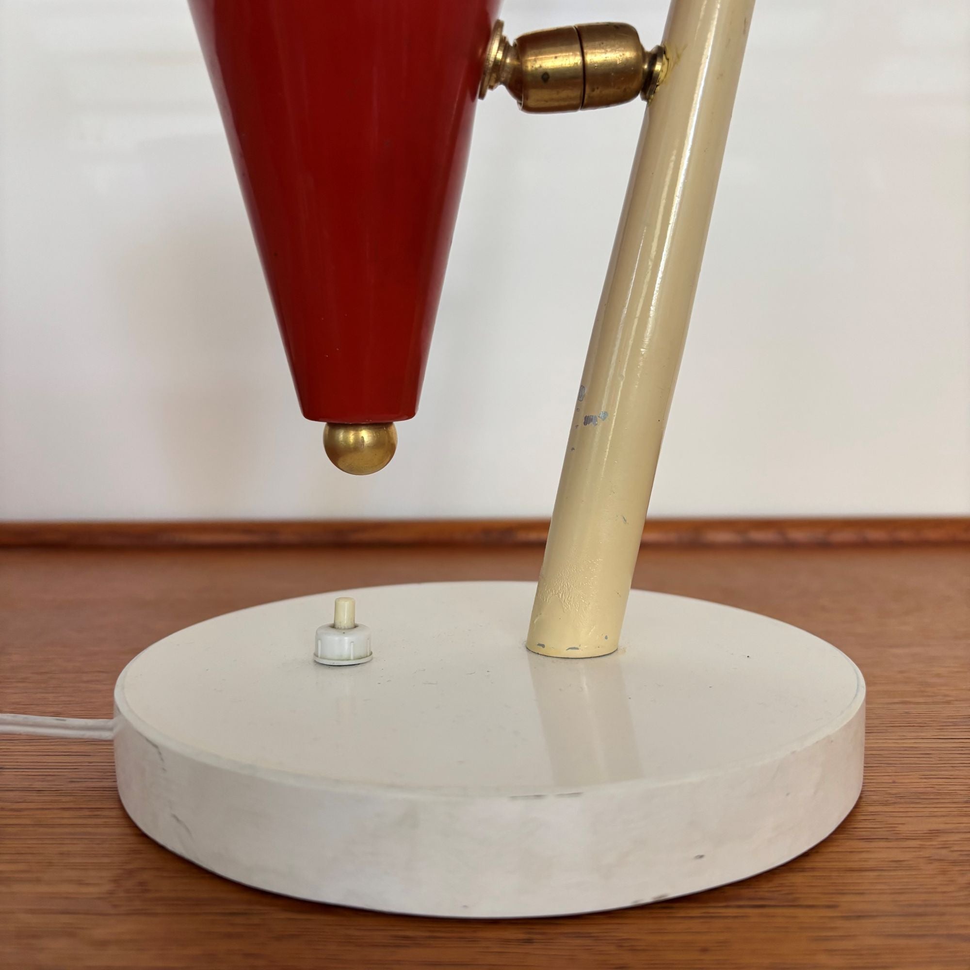 Italian_design_table_or_desk_lamp,_1950s