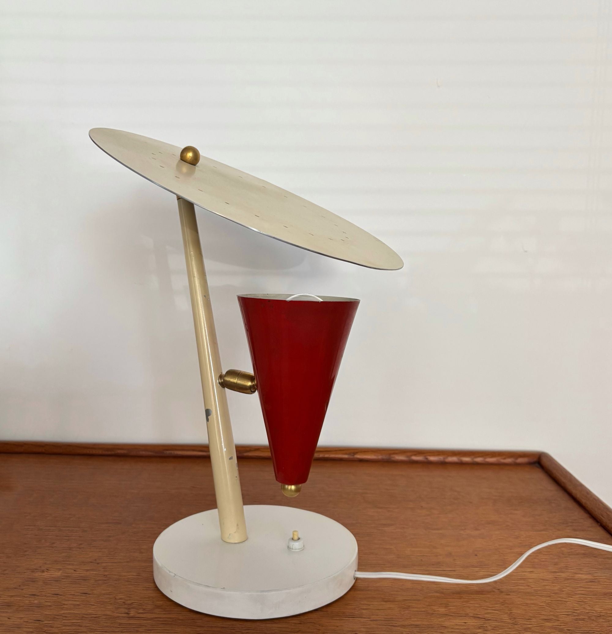Italian_design_table_or_desk_lamp,_1950s