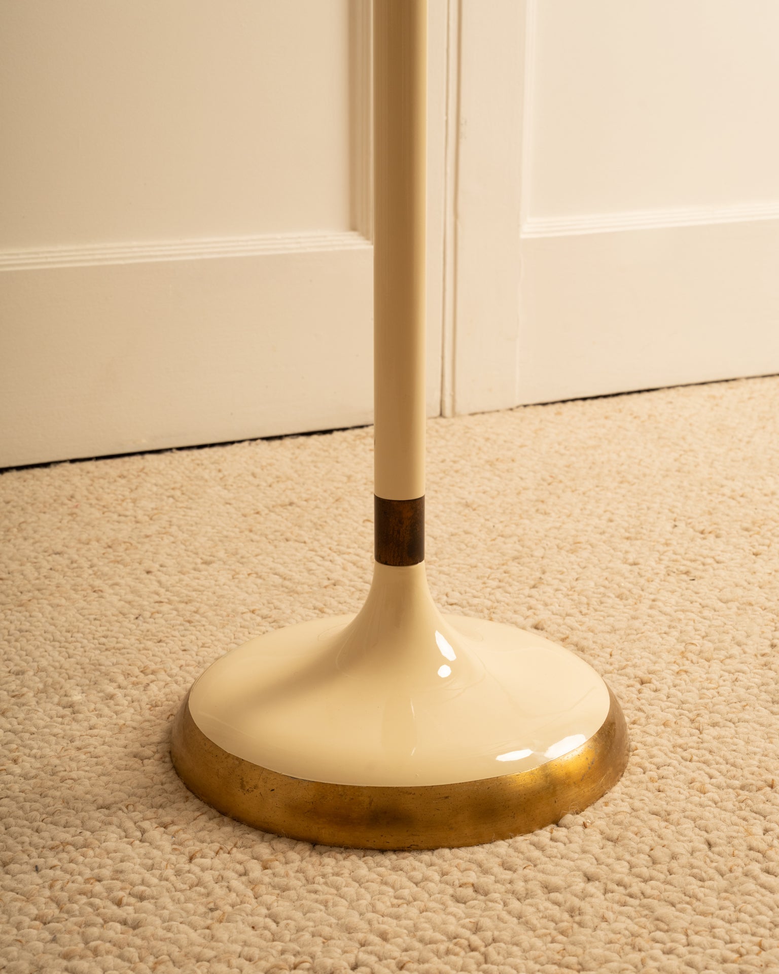 1970s_Cream_White_and_Gold_Floor_Lamp,_Italy