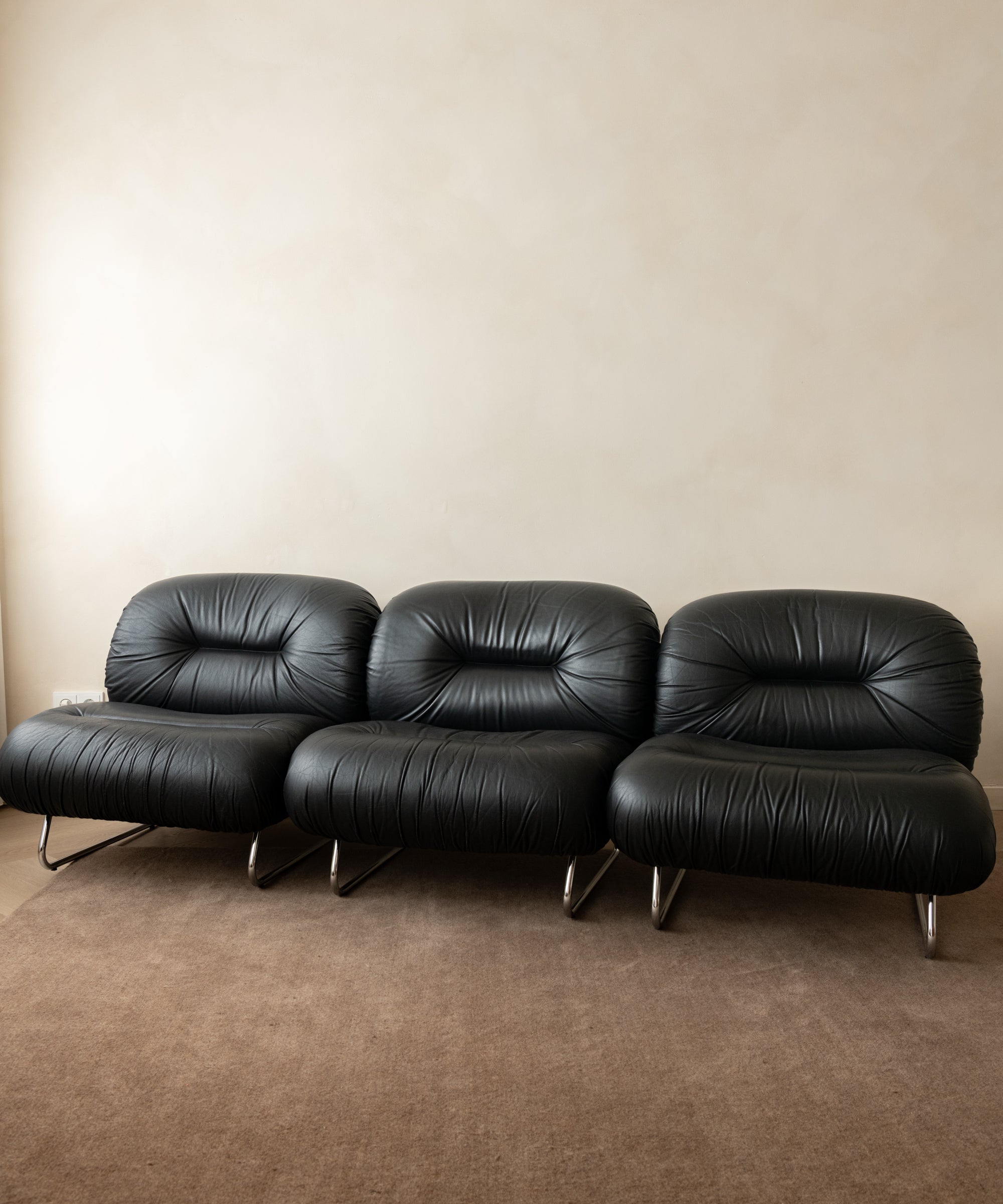 Set_of_3_Italian_Modernist_Lounge_Chairs_in_Black_Leather_and_Chrome,_1980s