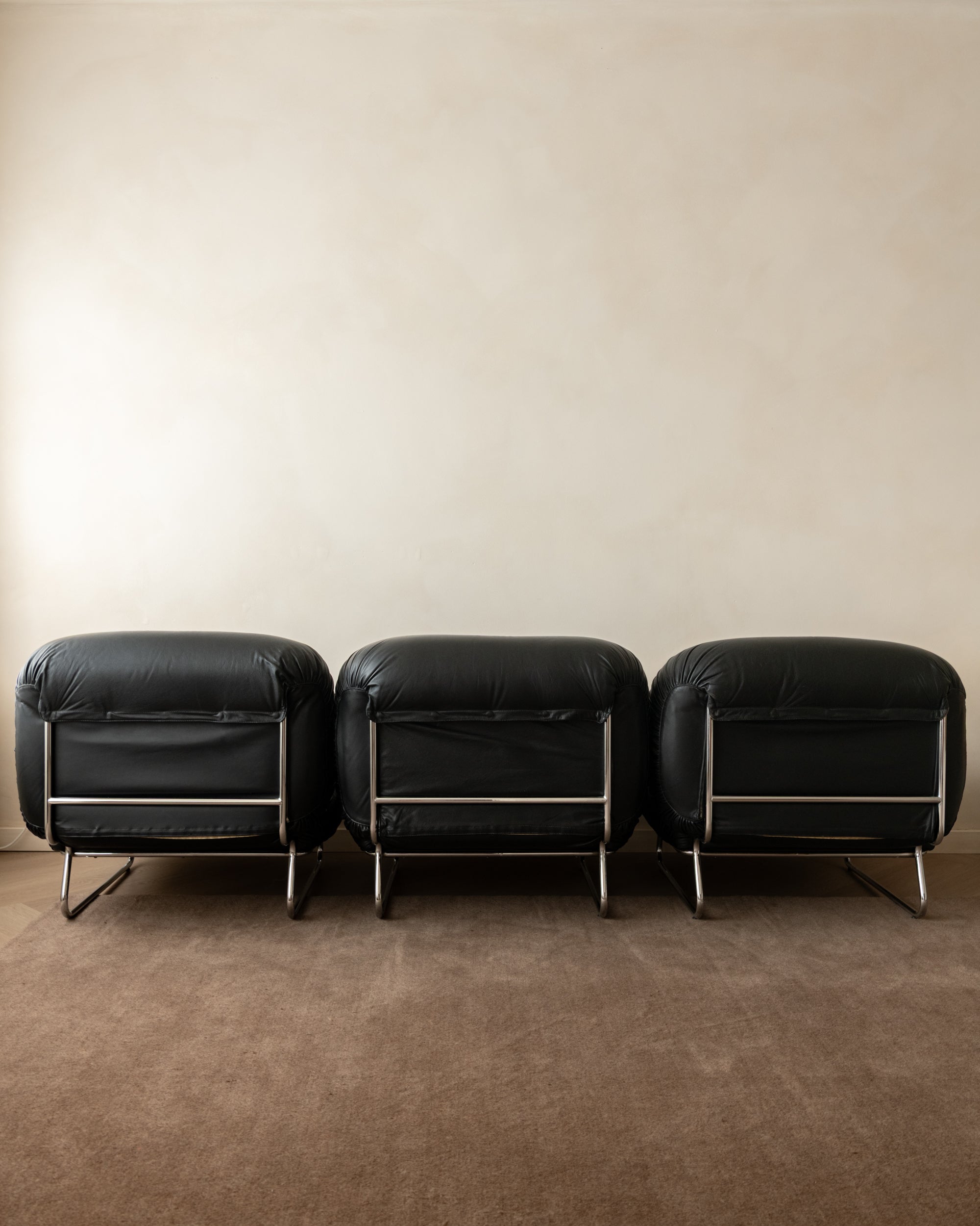 Set_of_3_Italian_Modernist_Lounge_Chairs_in_Black_Leather_and_Chrome,_1980s