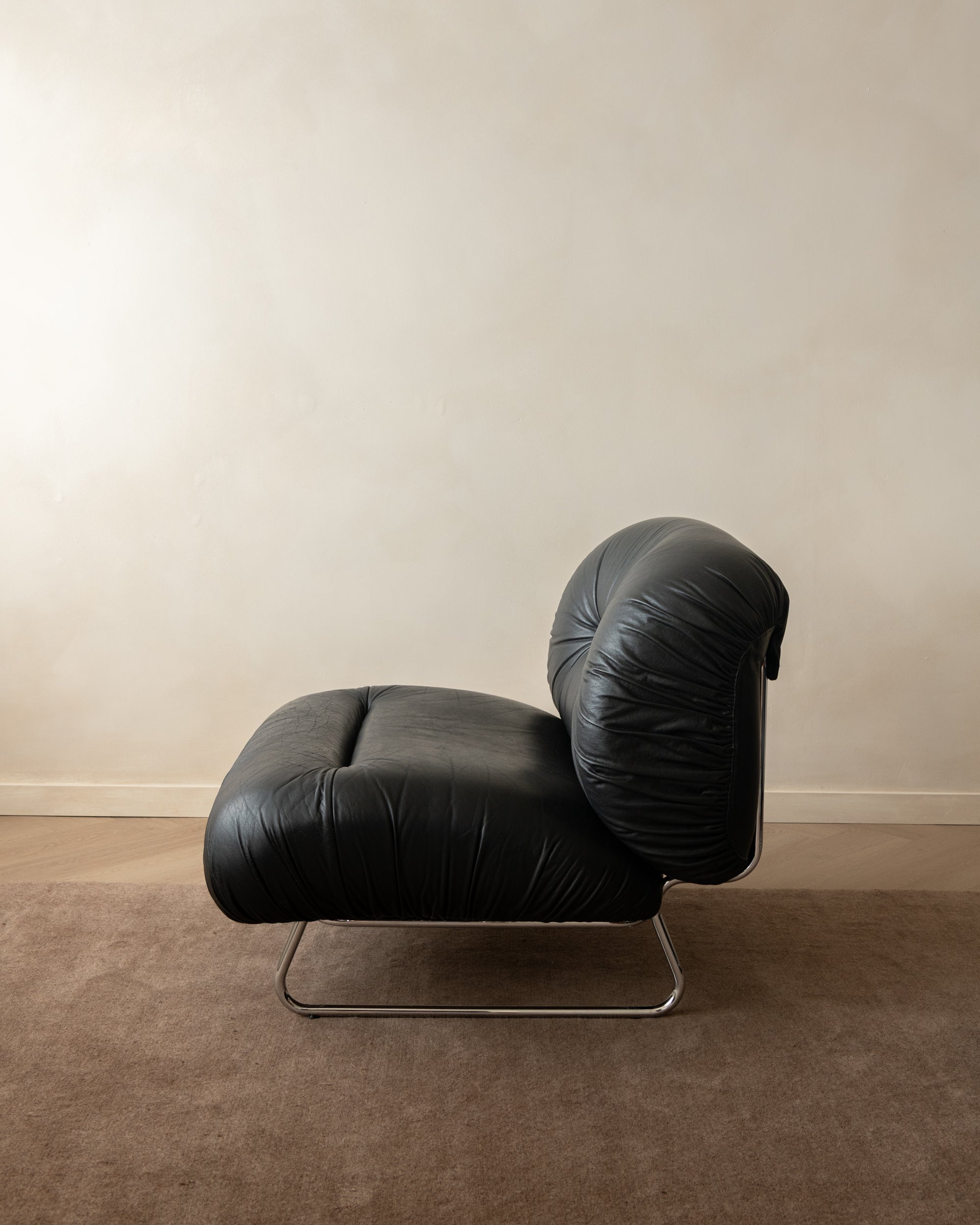 Set_of_3_Italian_Modernist_Lounge_Chairs_in_Black_Leather_and_Chrome,_1980s