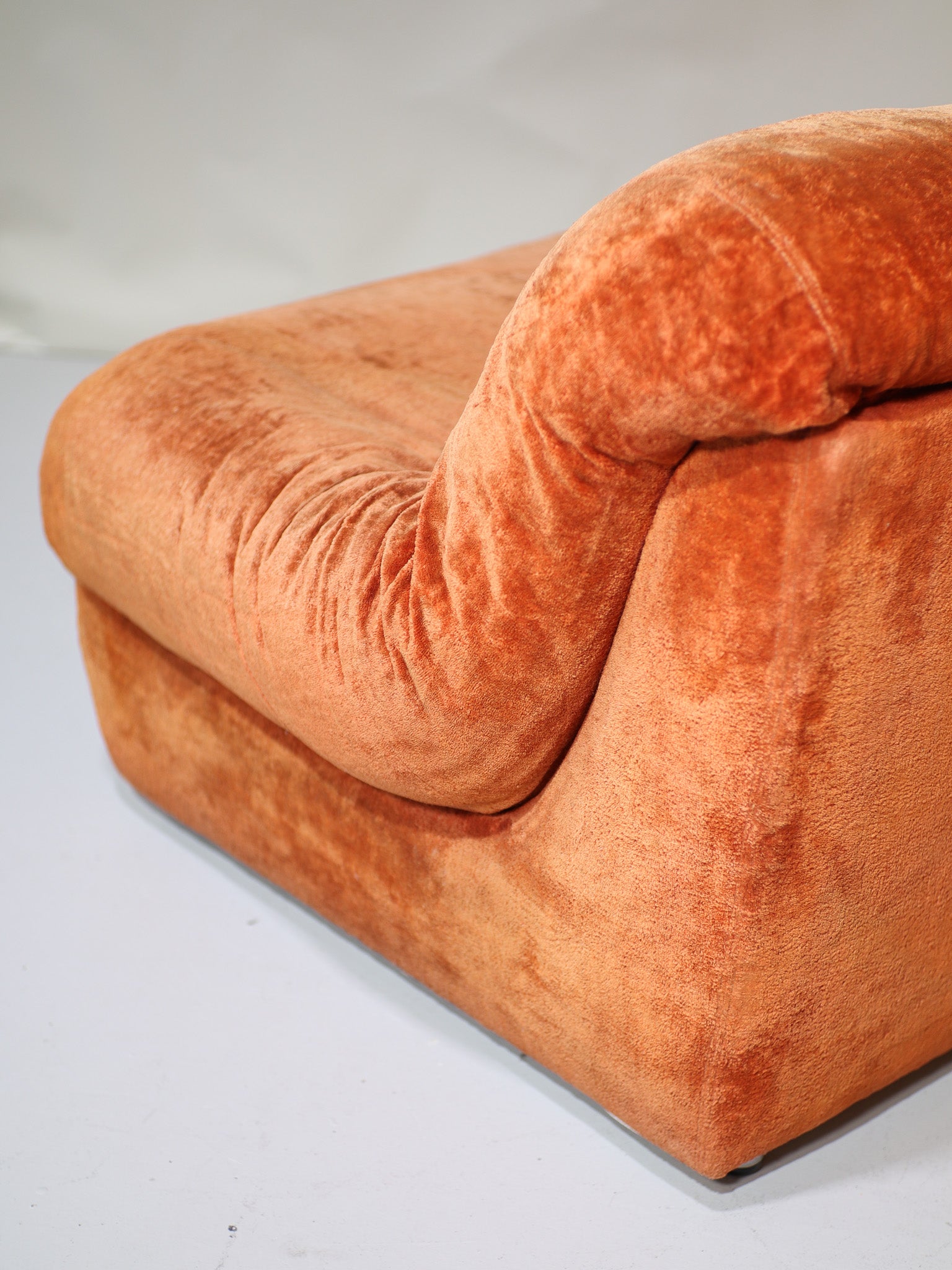 Italian_lounge_chair_orange_vintage_orange_1970s