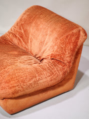 Italian_lounge_chair_orange_vintage_orange_1970s