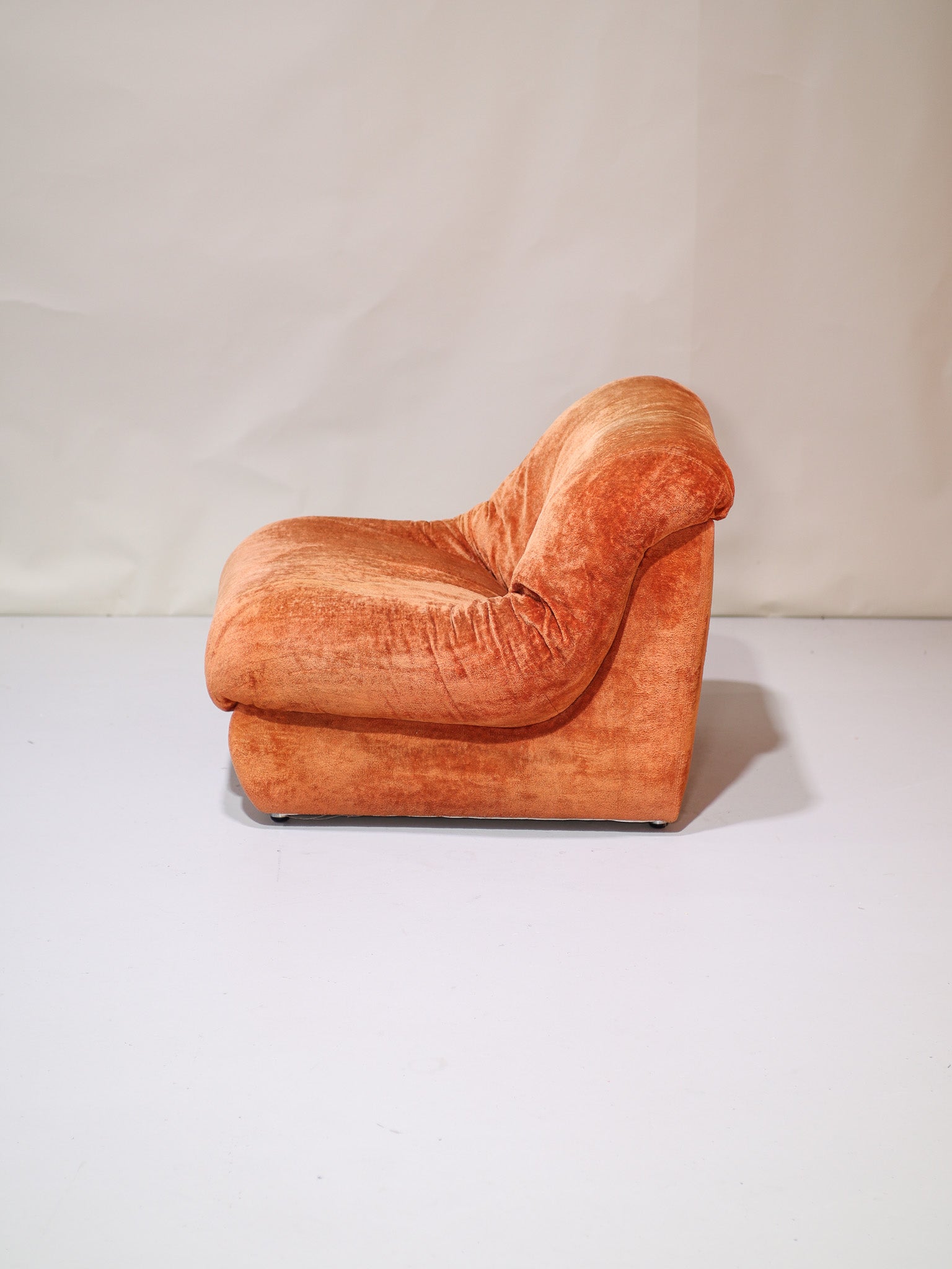 Italian_lounge_chair_orange_vintage_orange_1970s
