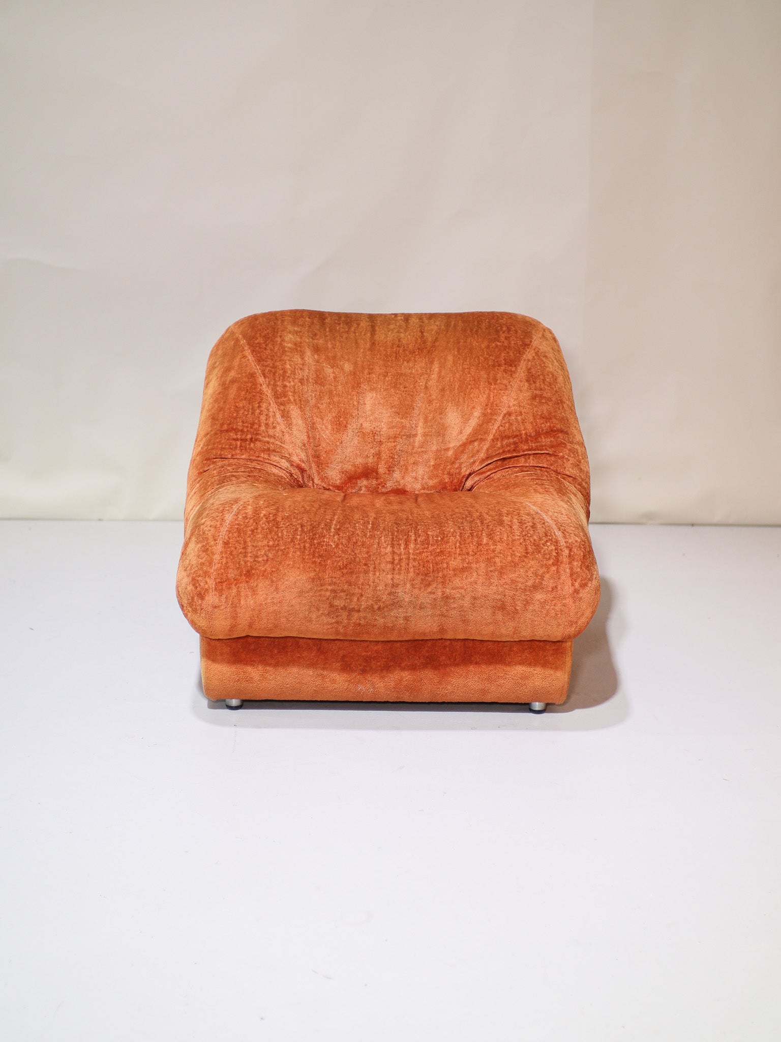 Italian_lounge_chair_orange_vintage_orange_1970s