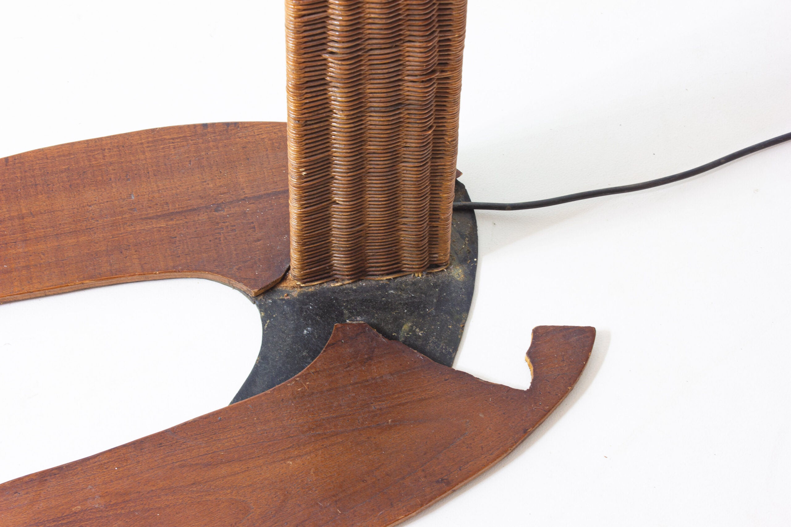 Italian_Rattan_Arc_Floor_Lamp_with_Jute_Shade,_1960s