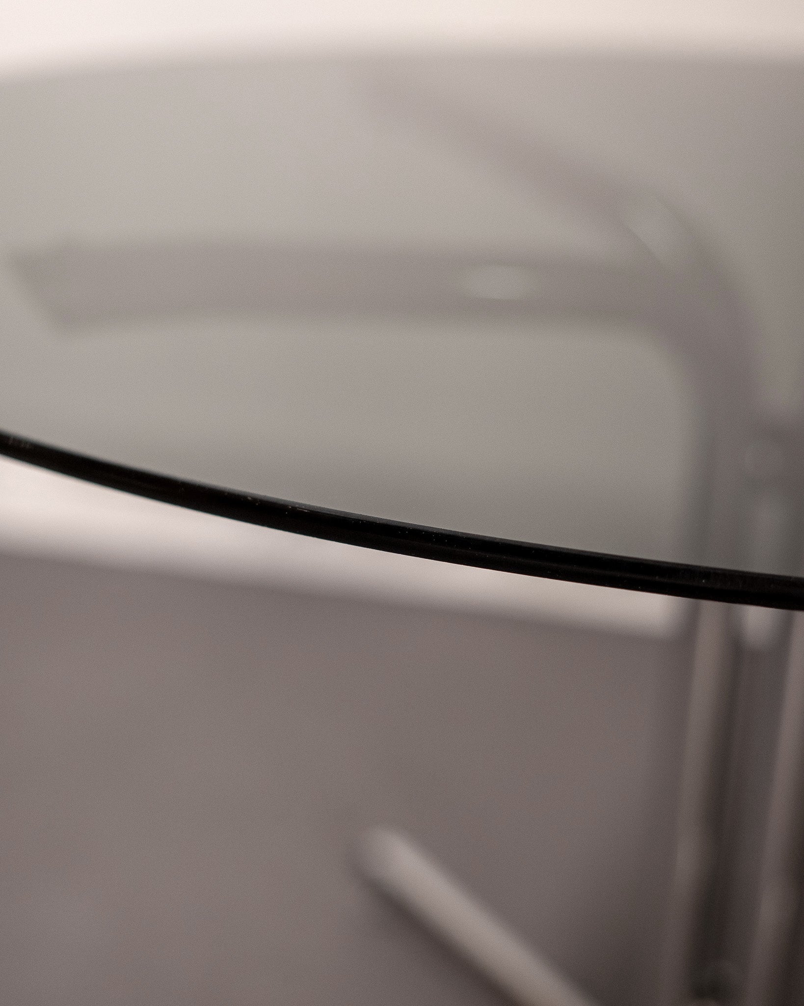 Round_Dining_Table_made_of_Tubular_Chrome_Steel_and_Smoked_Glass