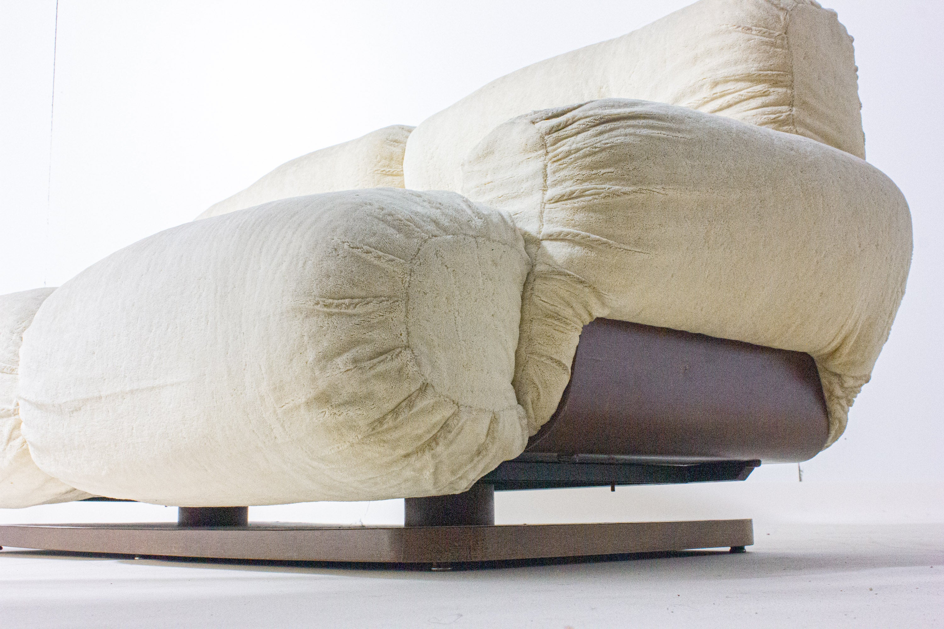 Vintage_Italian_Two_Seater_Plush_Sofa_with_Wooden_Base,_Cream_Lounge_Sofa,_1970s_Mid_Century_Modern