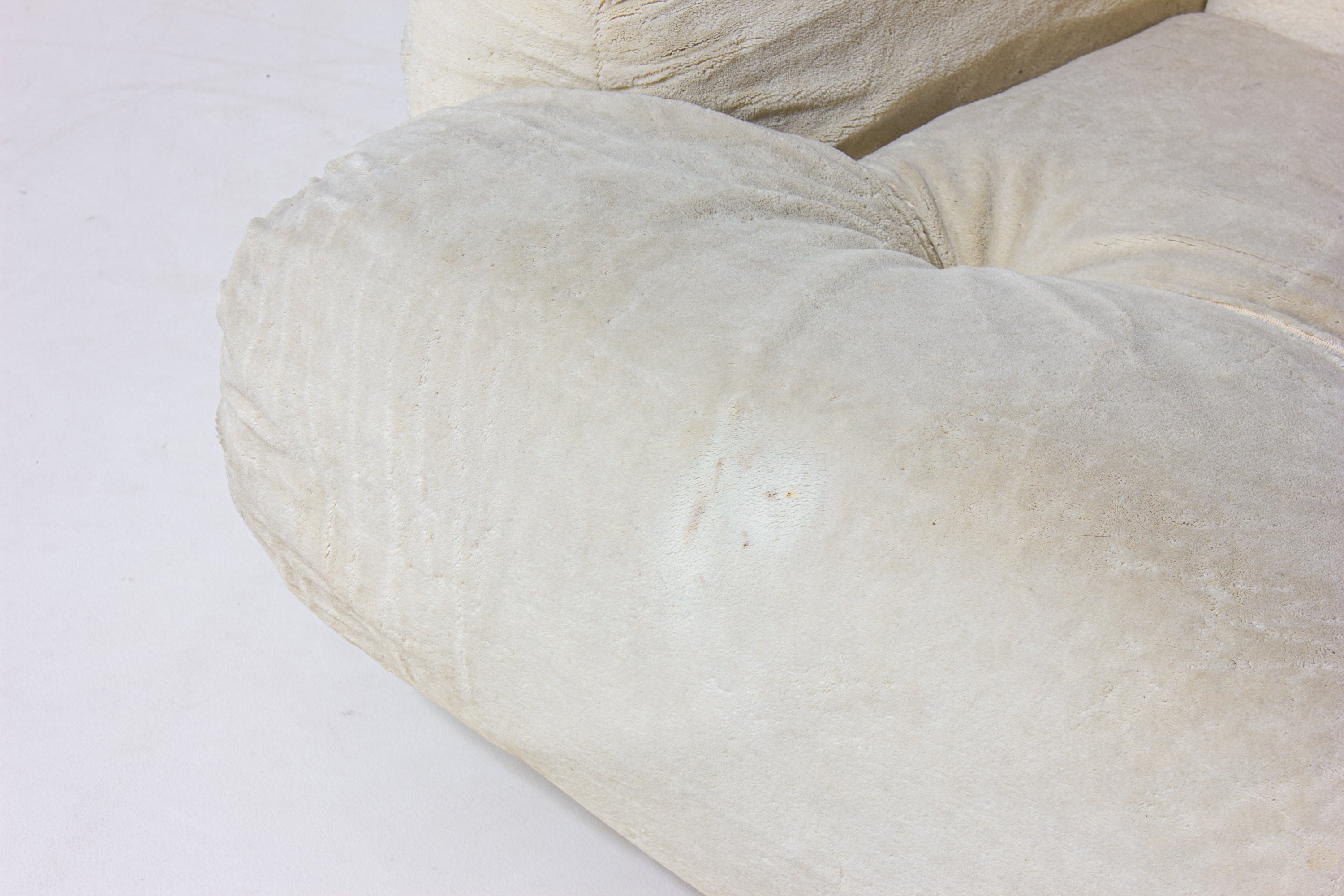 Vintage_Italian_Two_Seater_Plush_Sofa_with_Wooden_Base,_Cream_Lounge_Sofa,_1970s_Mid_Century_Modern