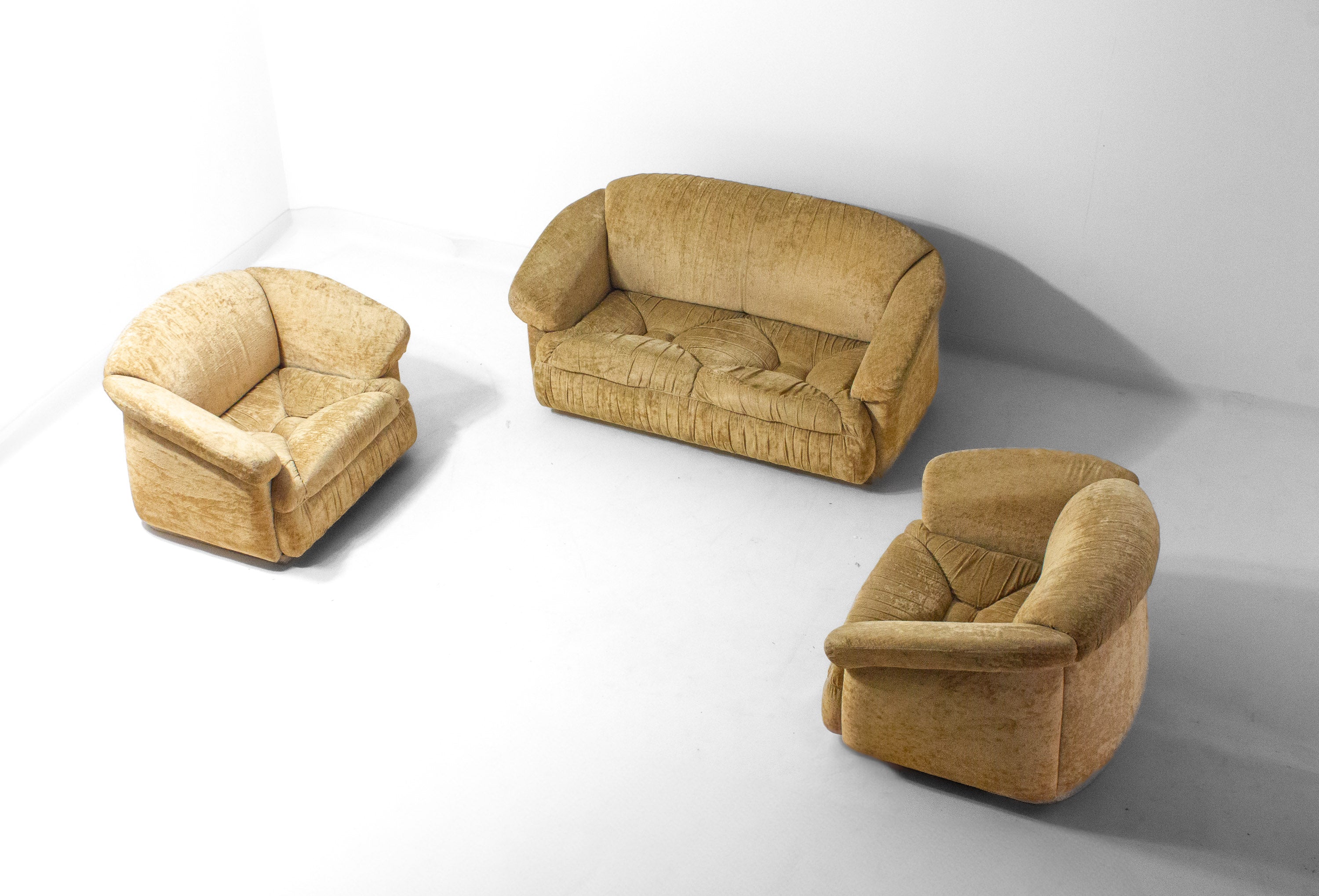 Vintage_Italian_Two_Seater_Plush_Sofa,_Beige_Low_Profile_Lounge_Sofa,_1970s_Mid_Century_Modern