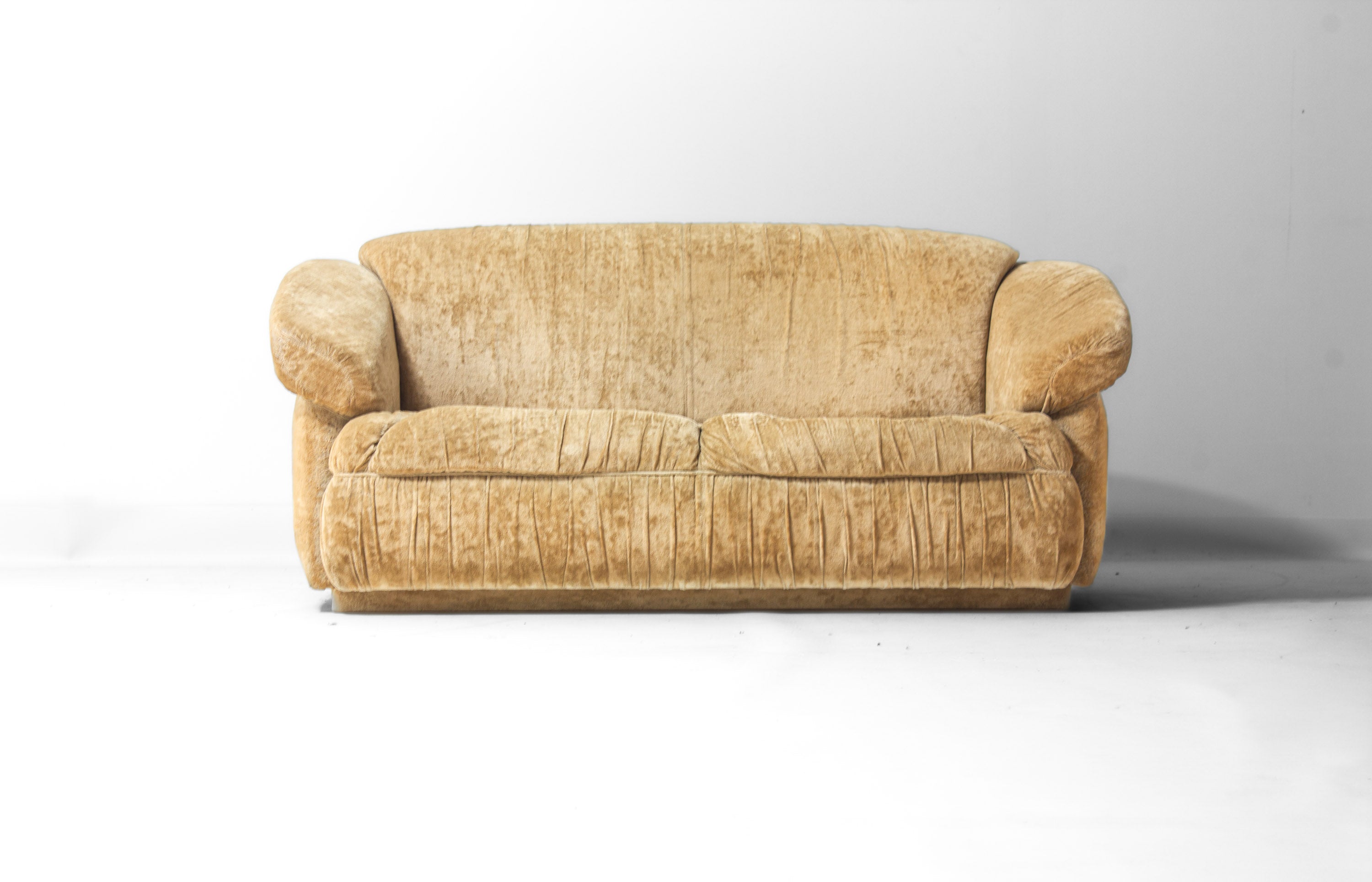 Vintage_Italian_Two_Seater_Plush_Sofa,_Beige_Low_Profile_Lounge_Sofa,_1970s_Mid_Century_Modern